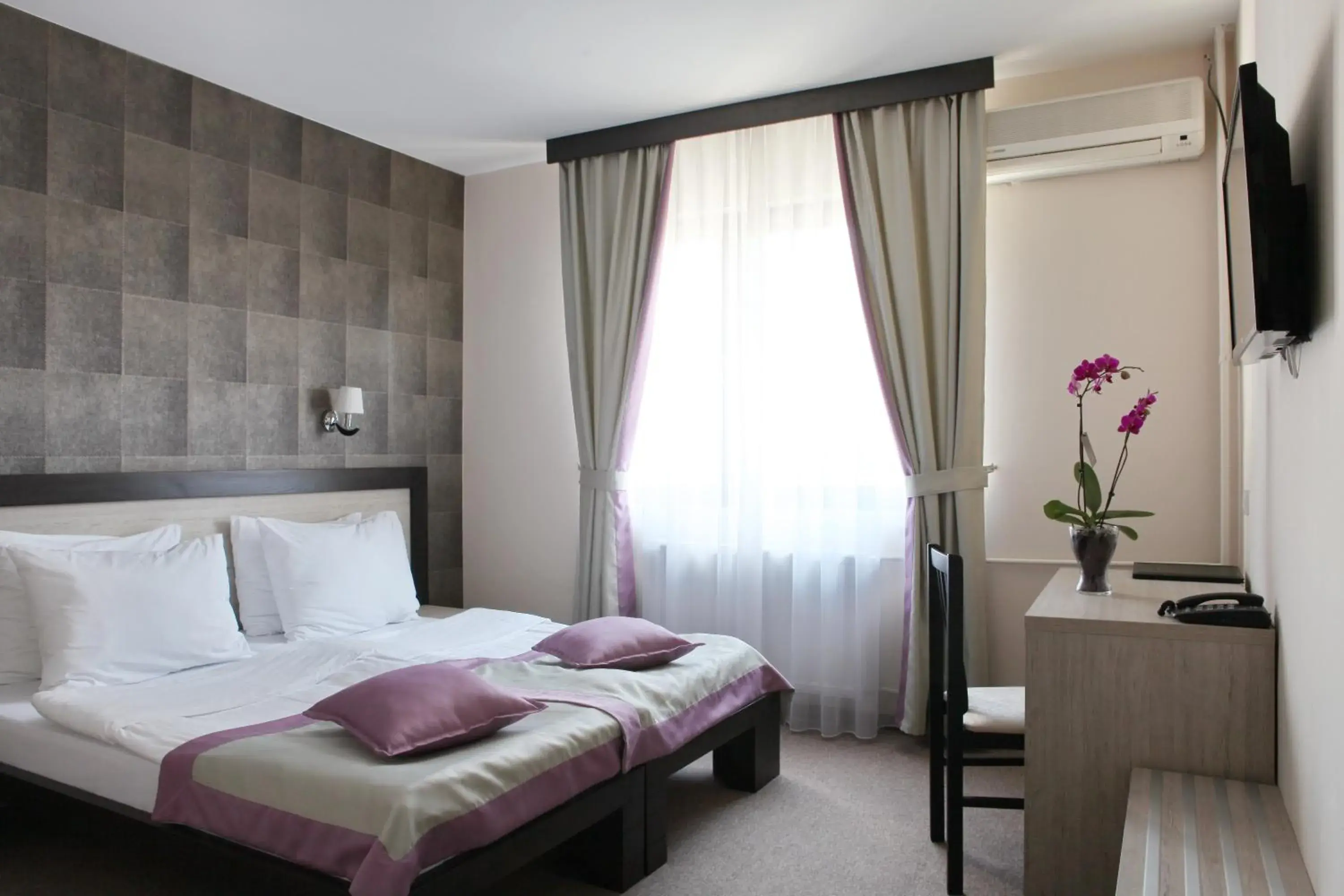 Bed in Garni Hotel Vozarev