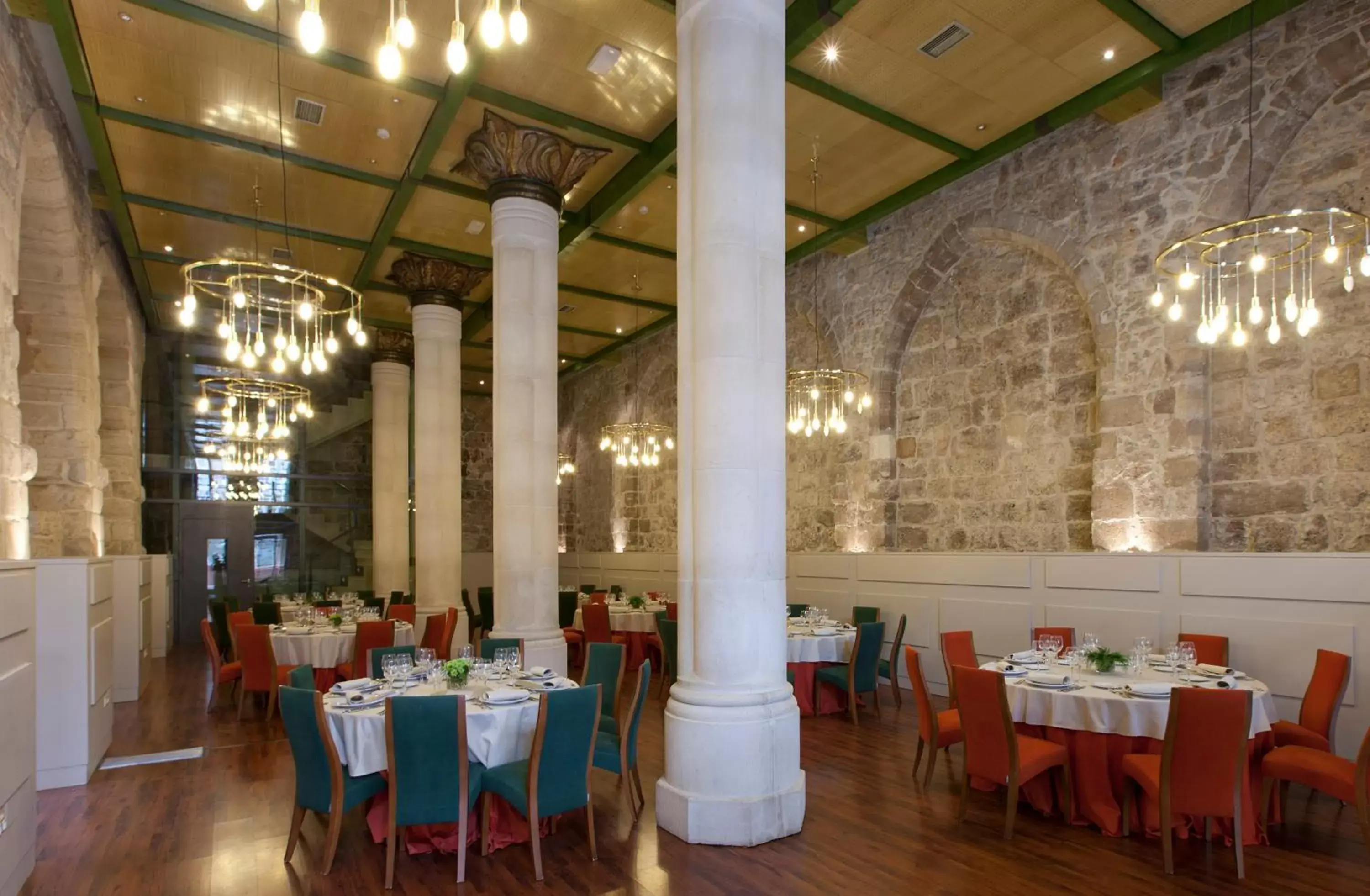 Banquet/Function facilities, Restaurant/Places to Eat in Palacio de los Blasones Suites