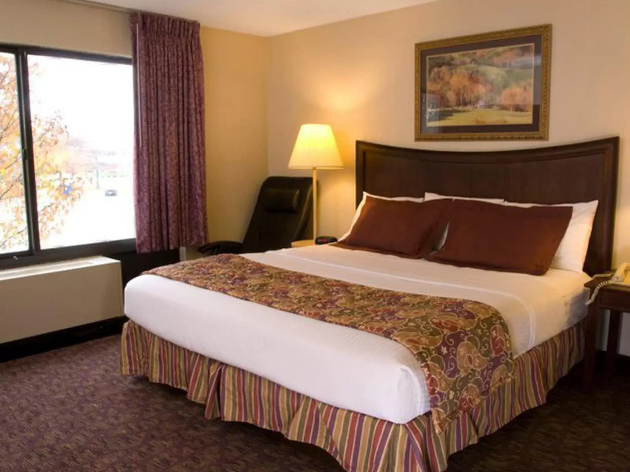 Bedroom, Bed in Lamplighter Inn-South Bedroom, Bed in Lamplighter Inn-South