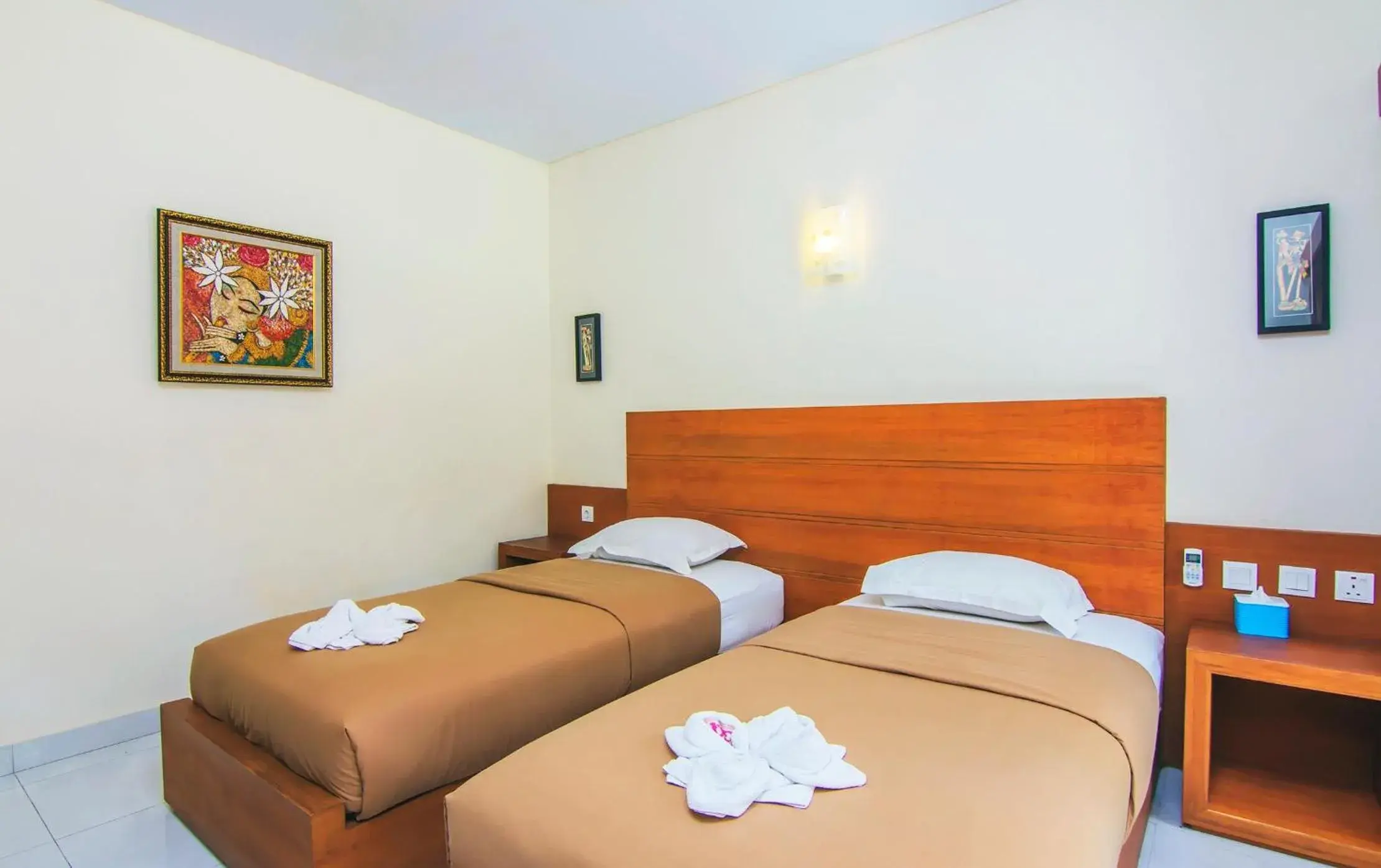 Bedroom, Bed in Gora Beach Inn