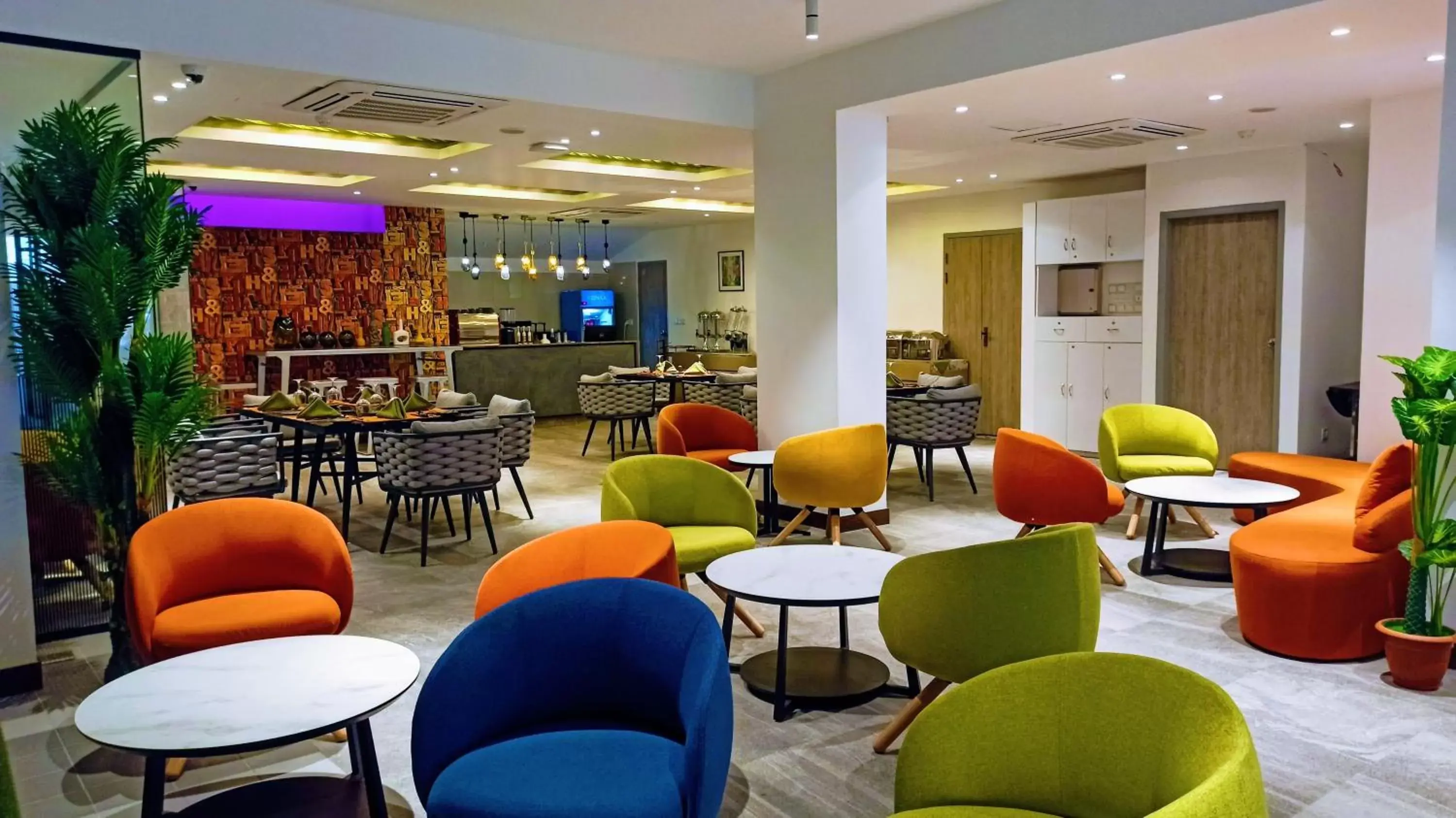 Lounge or bar in Hotel Omni Residency Dhaka Lounge or bar in Hotel Omni Residency Dhaka