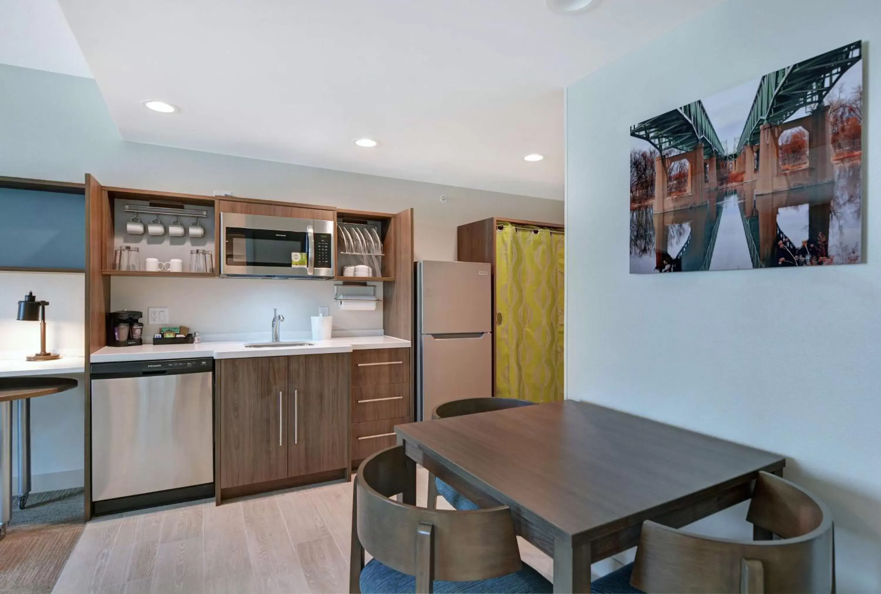 Kitchen or kitchenette, Kitchen/Kitchenette in Home2 Suites By Hilton Bettendorf Quad Cities
