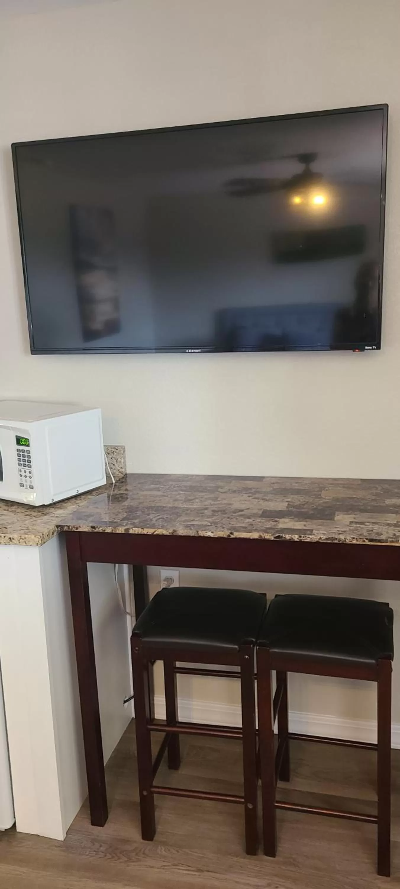 TV and multimedia in Red Rock Motel and Dam Motel