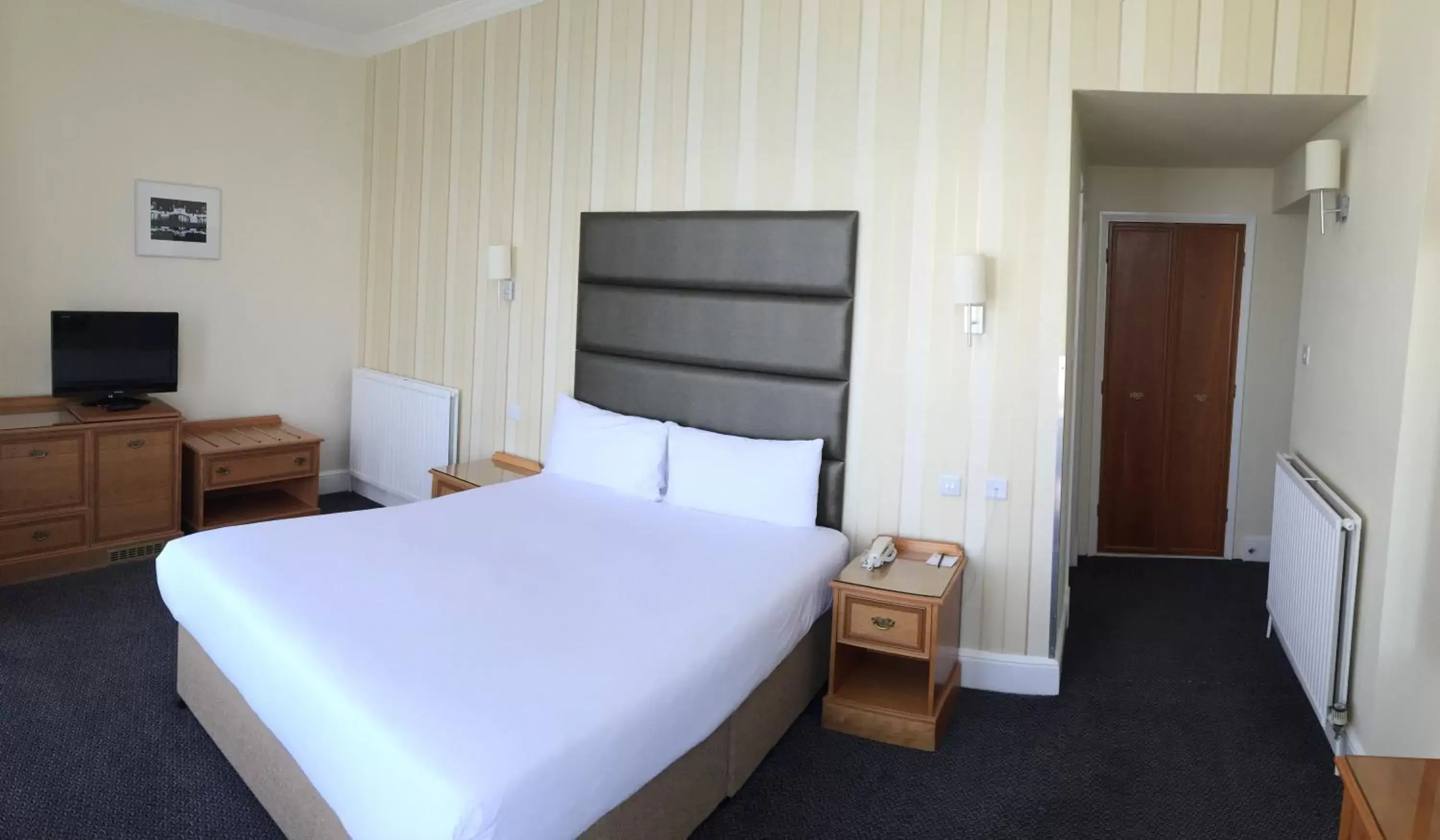 Bedroom, Room Photo in Kings Hotel