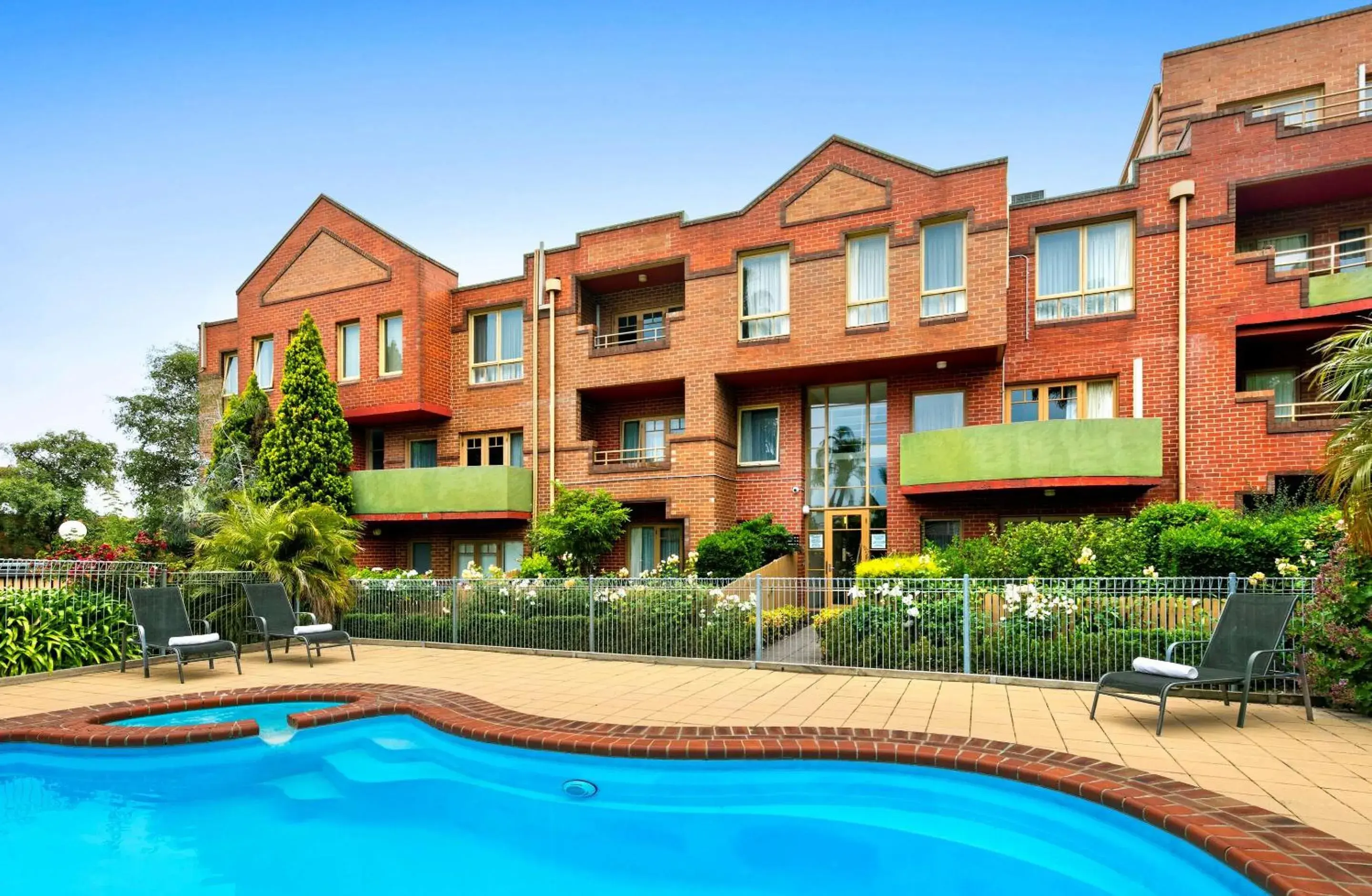 Property building, Swimming Pool in Comfort Apartments Royal Gardens