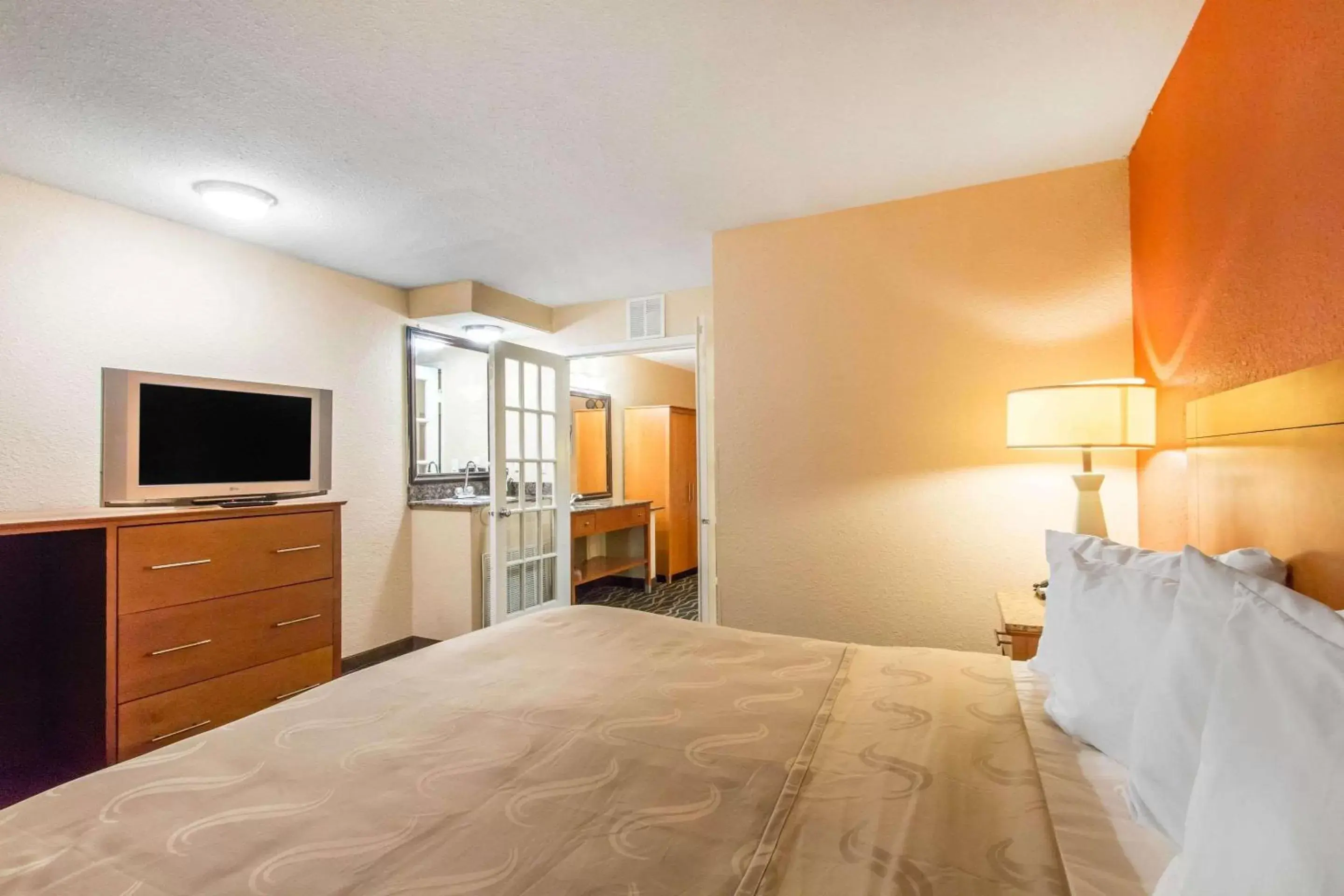 Two-Bedroom Suite with Two King Beds in Quality Inn & Suites I-35 near Frost Bank Center Two-Bedroom Suite with Two King Beds in Quality Inn & Suites I-35 near Frost Bank Center