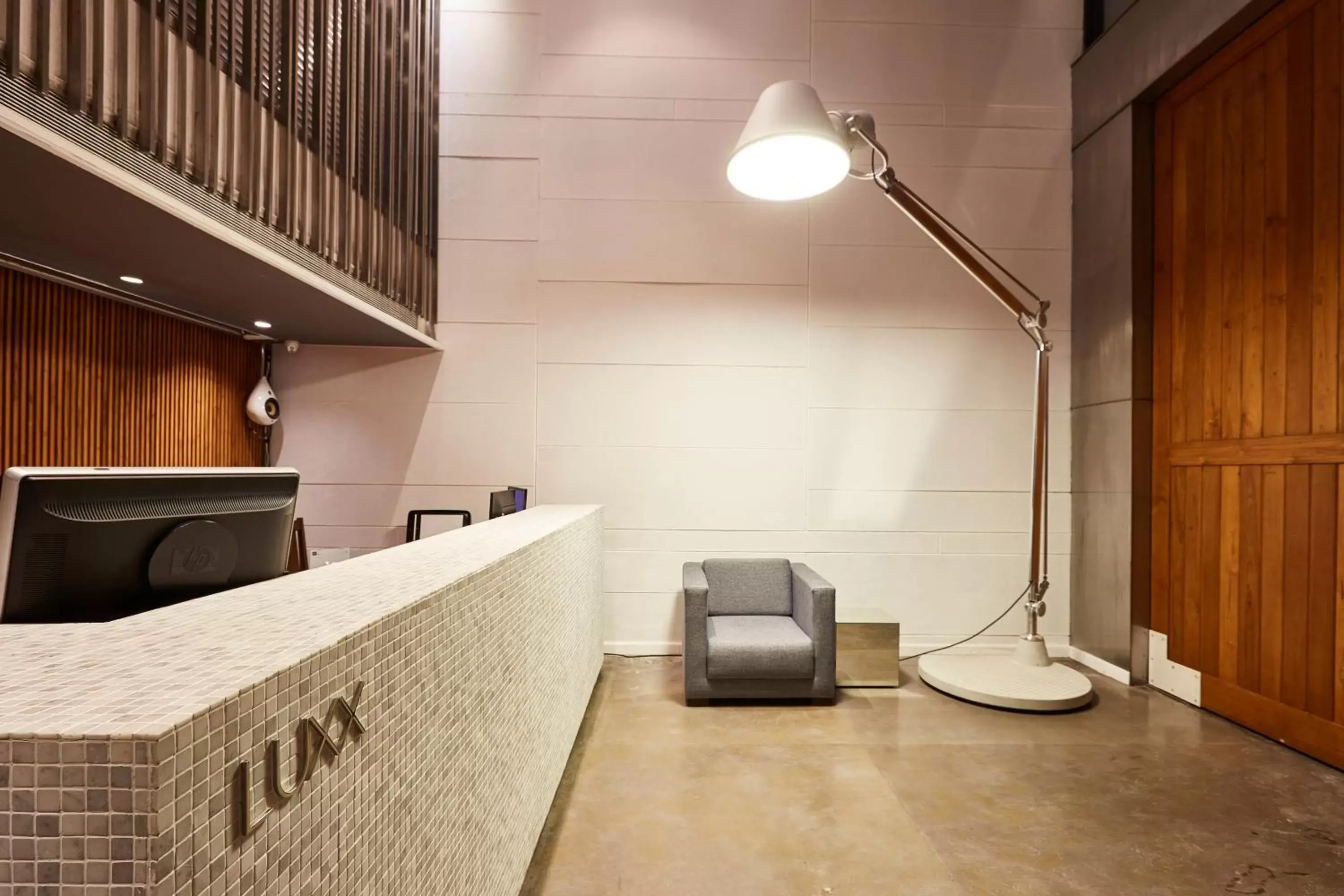 Lobby or reception, Kitchen/Kitchenette in LUXX Langsuan Hotel - SHA Plus