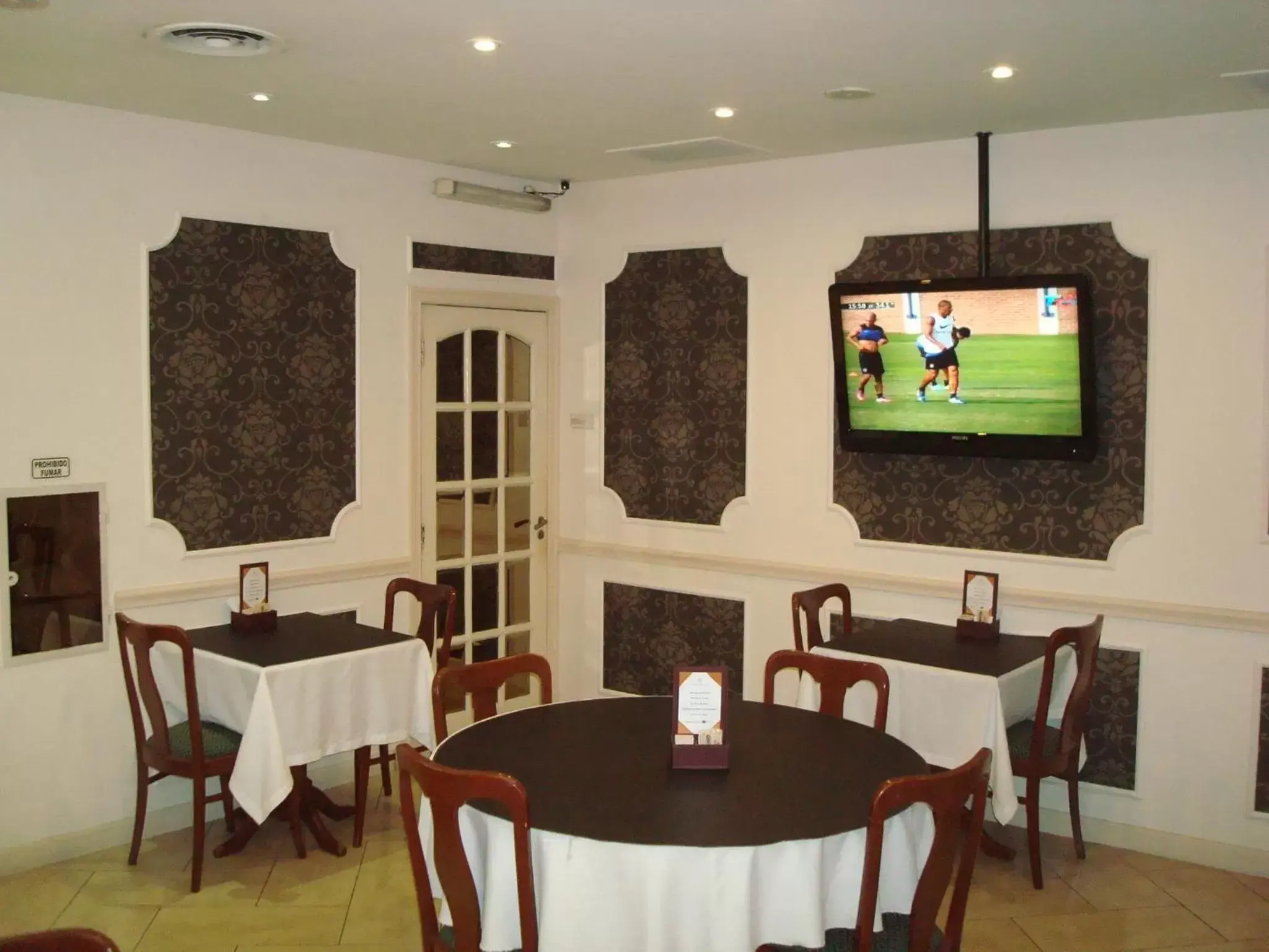 Lounge or bar, Restaurant/Places to Eat in Centuria Hotel Buenos Aires