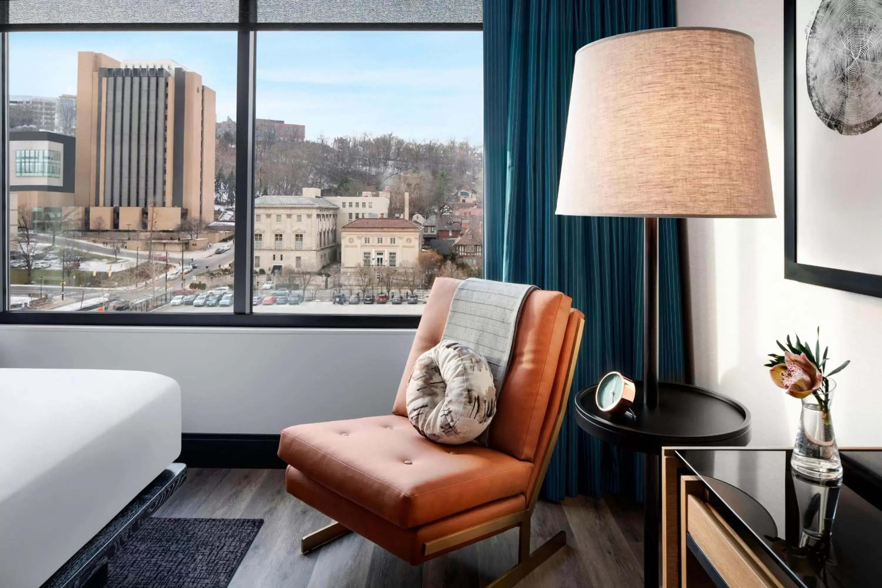 Photo of the whole room, Seating Area in The Oaklander Hotel, Autograph Collection