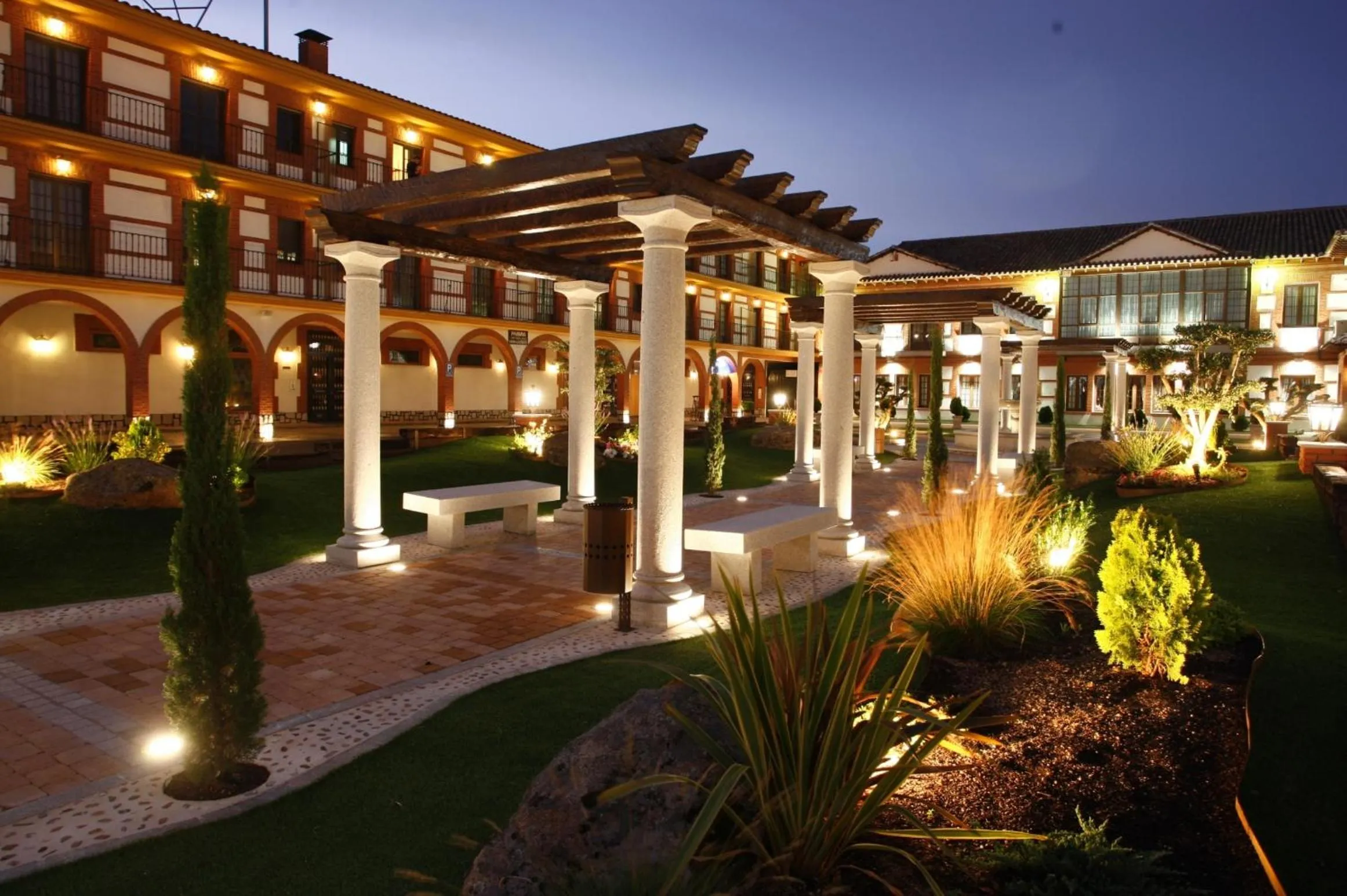 Facade/entrance in Hotel Complejo París