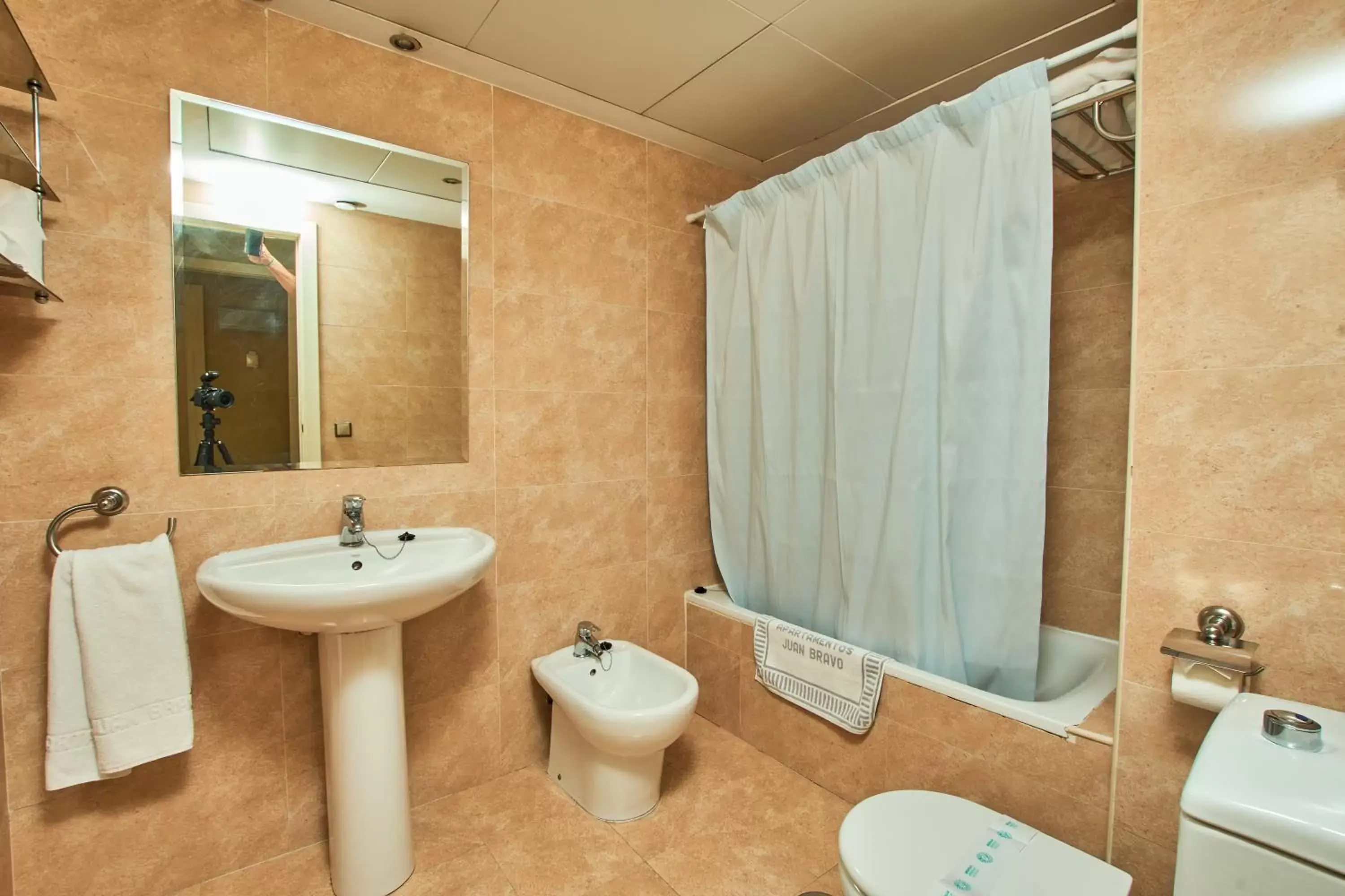 Bathroom in Apartamentos Juan Bravo