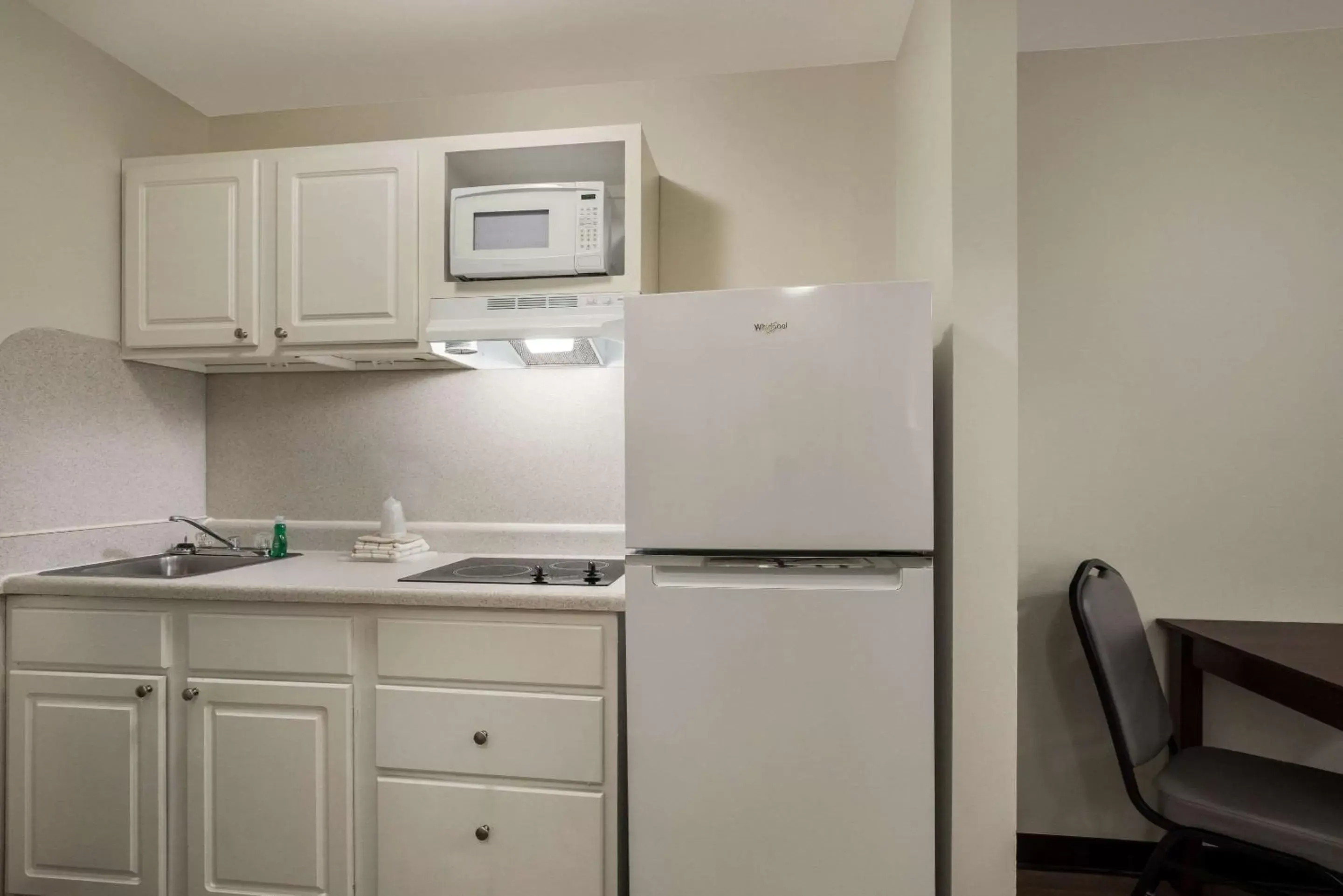 Bedroom, Kitchen/Kitchenette in Suburban Extended Stay Hotel Denver Central-Arvada