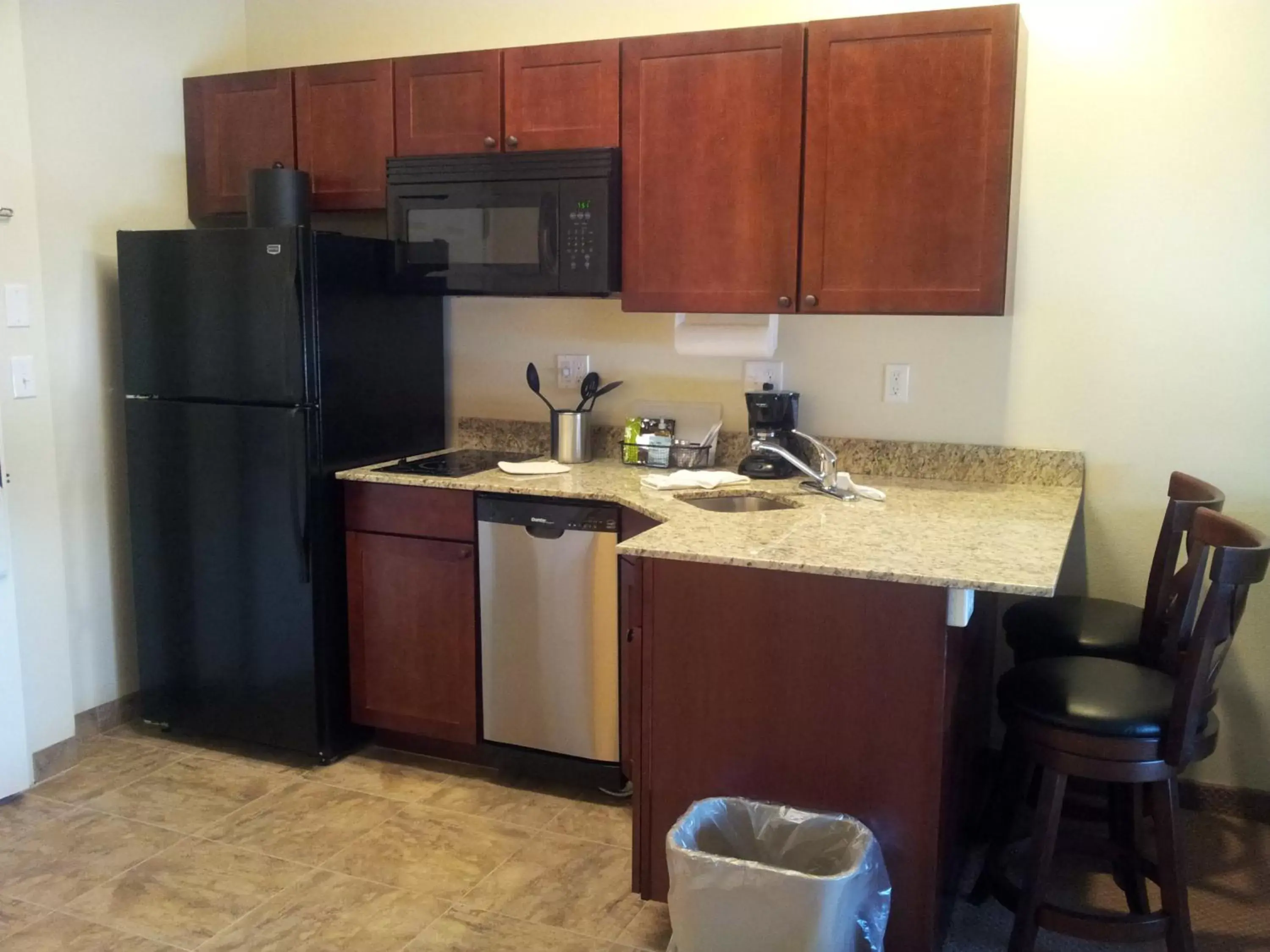 Kitchen or kitchenette, Kitchen/Kitchenette in Extended Stay Americas Suites - Minot