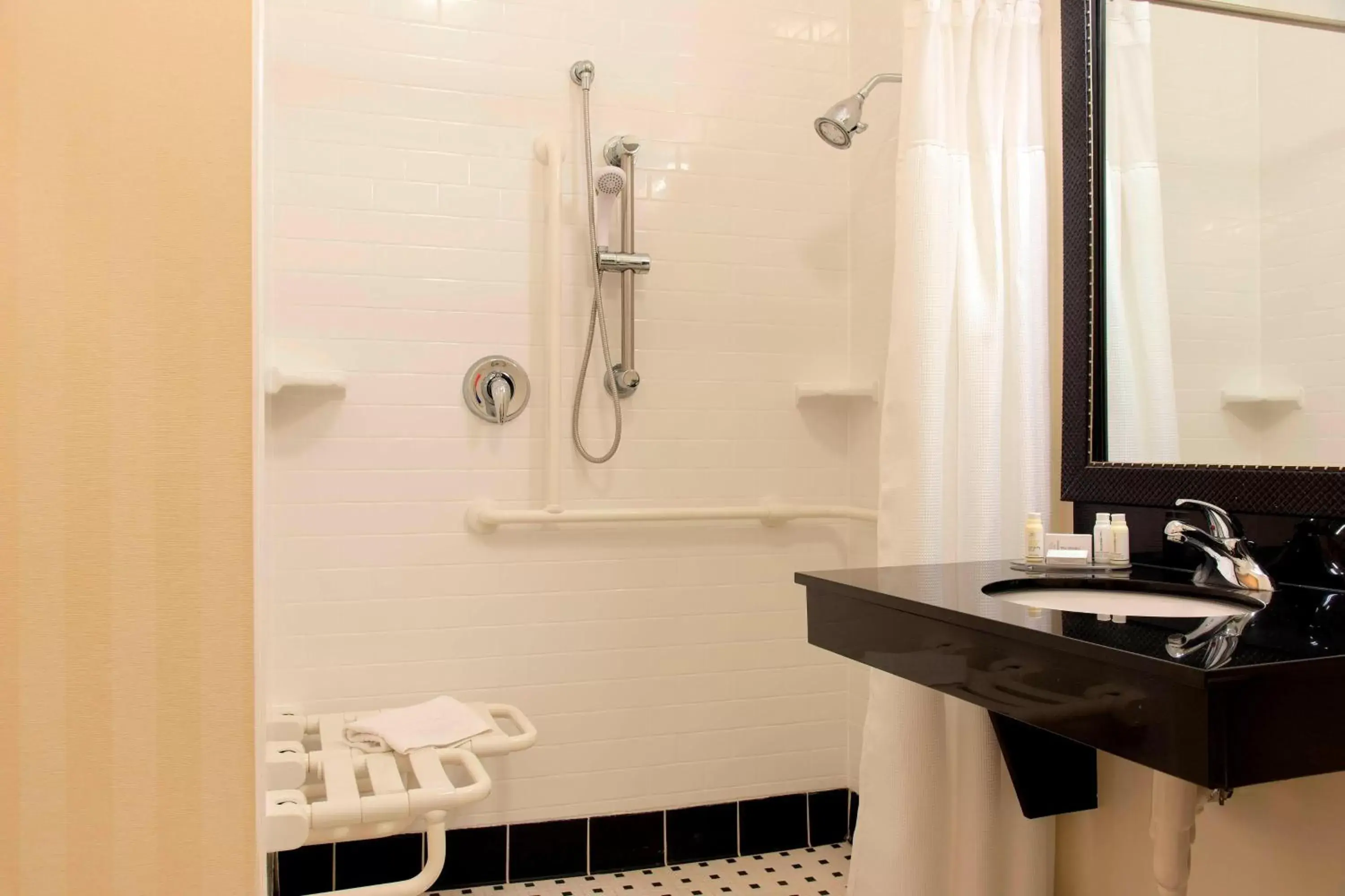 Bathroom in Fairfield Inn & Suites by Marriott Omaha Downtown