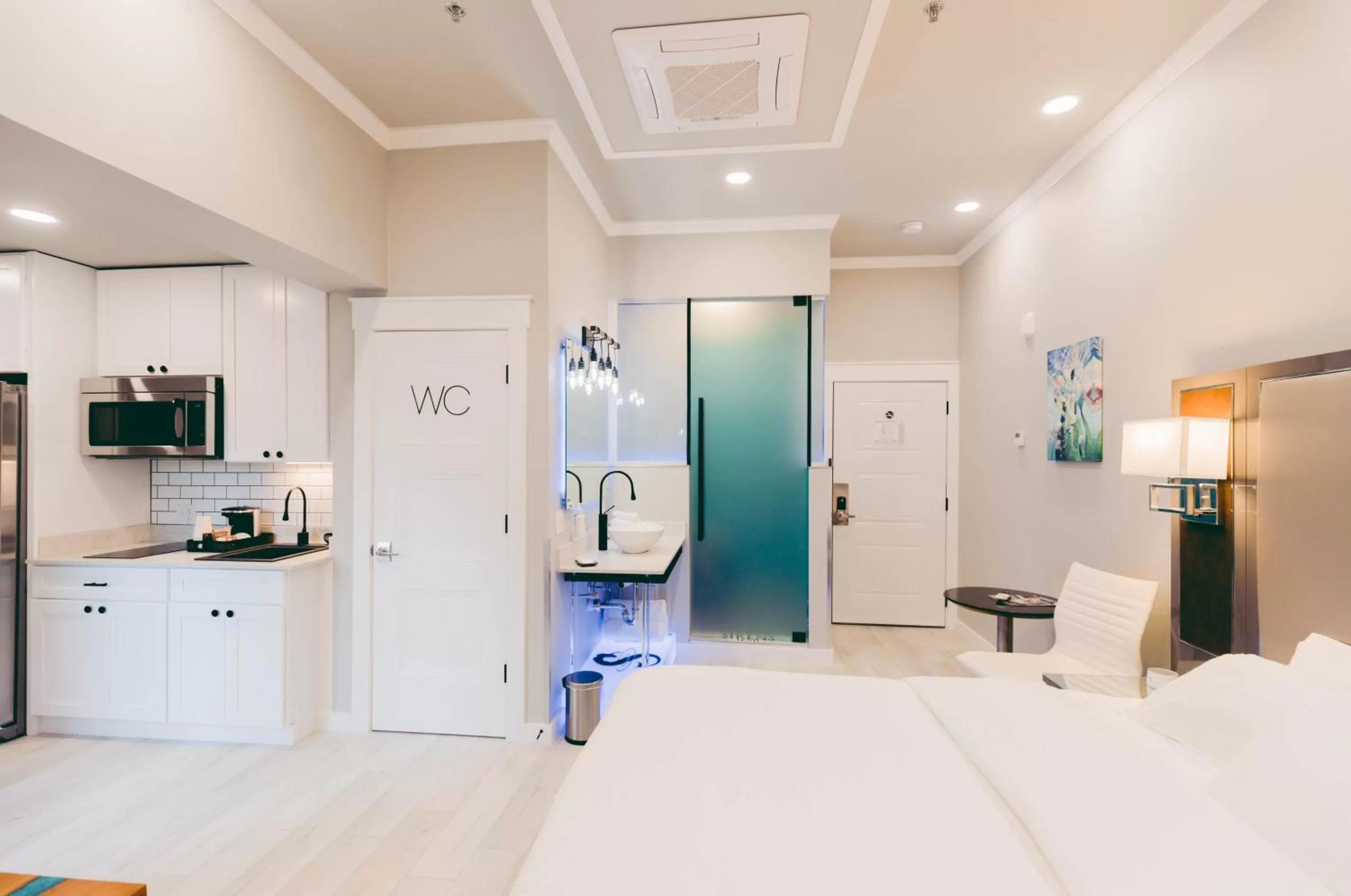 Bed in River Sirens Hotel-Contactless Check in Hotel