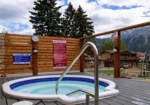 Swimming Pool in Rundle Mountain Lodge