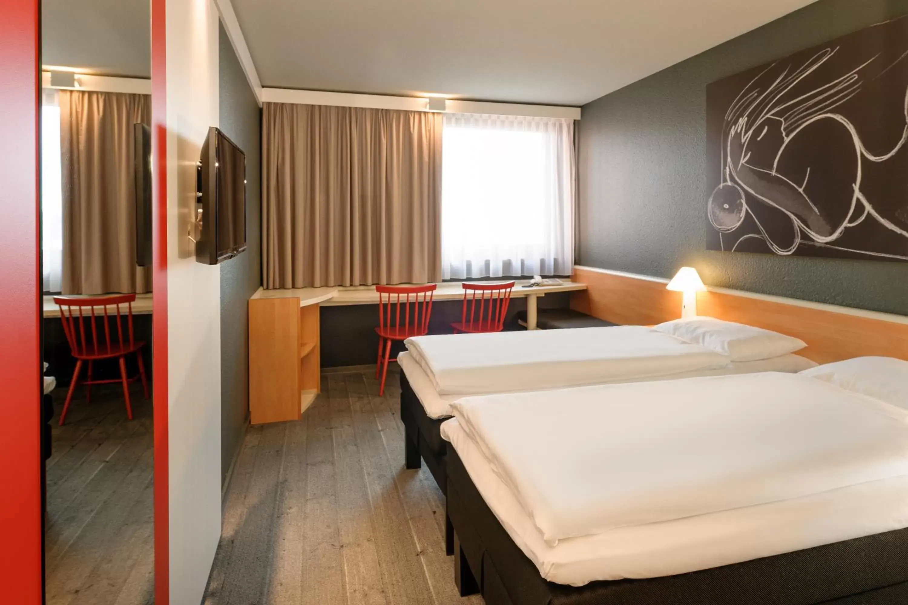 Photo of the whole room, Bed in Ibis Wien Mariahilf