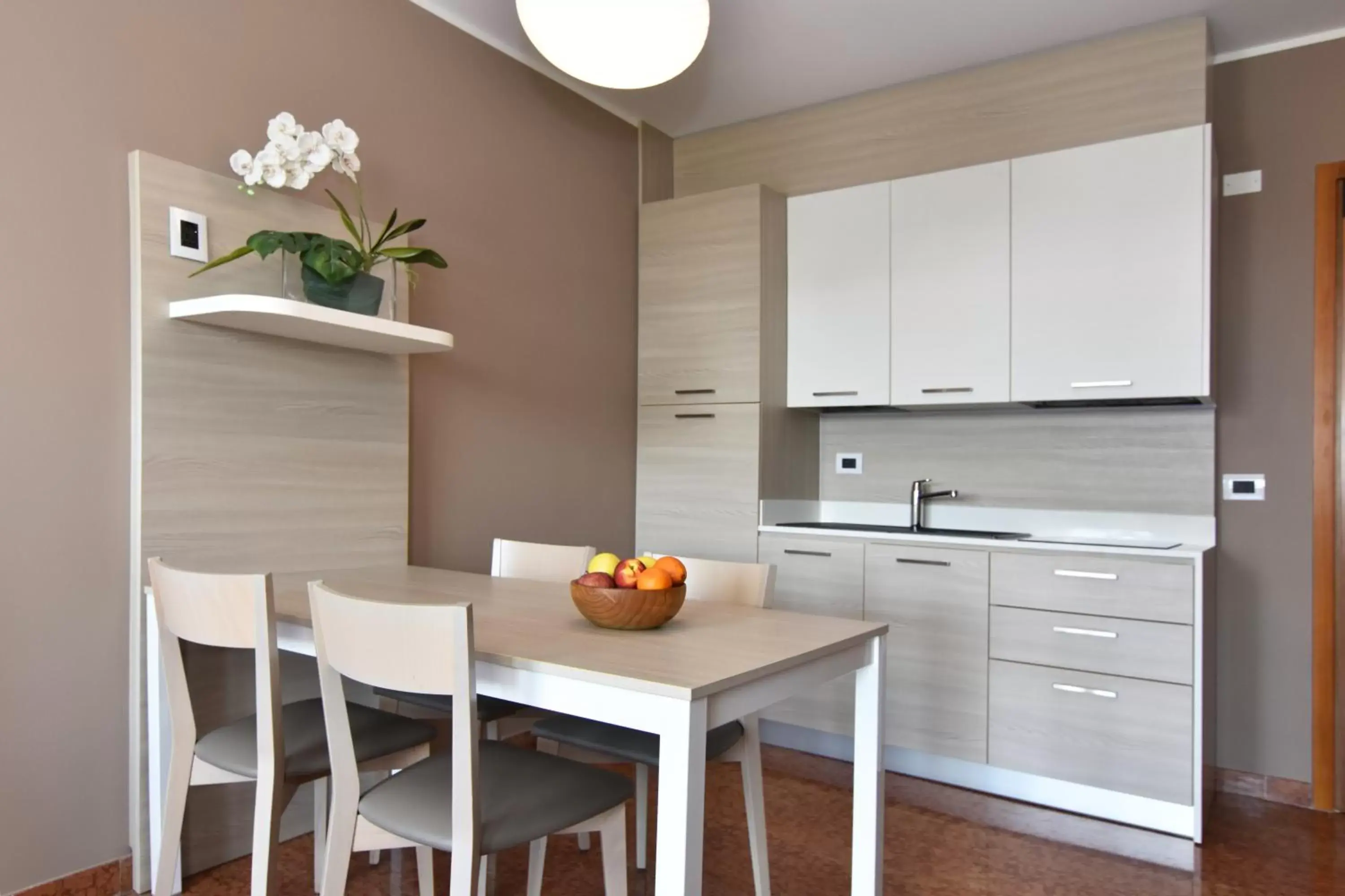 Kitchen or kitchenette, Dining Area in Residence all'Adige