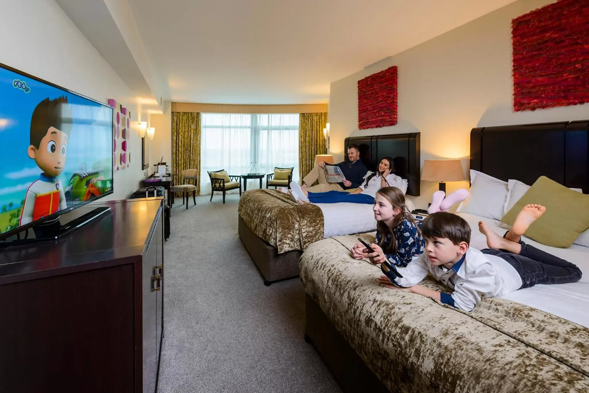 Bed, Family in Cork International Hotel