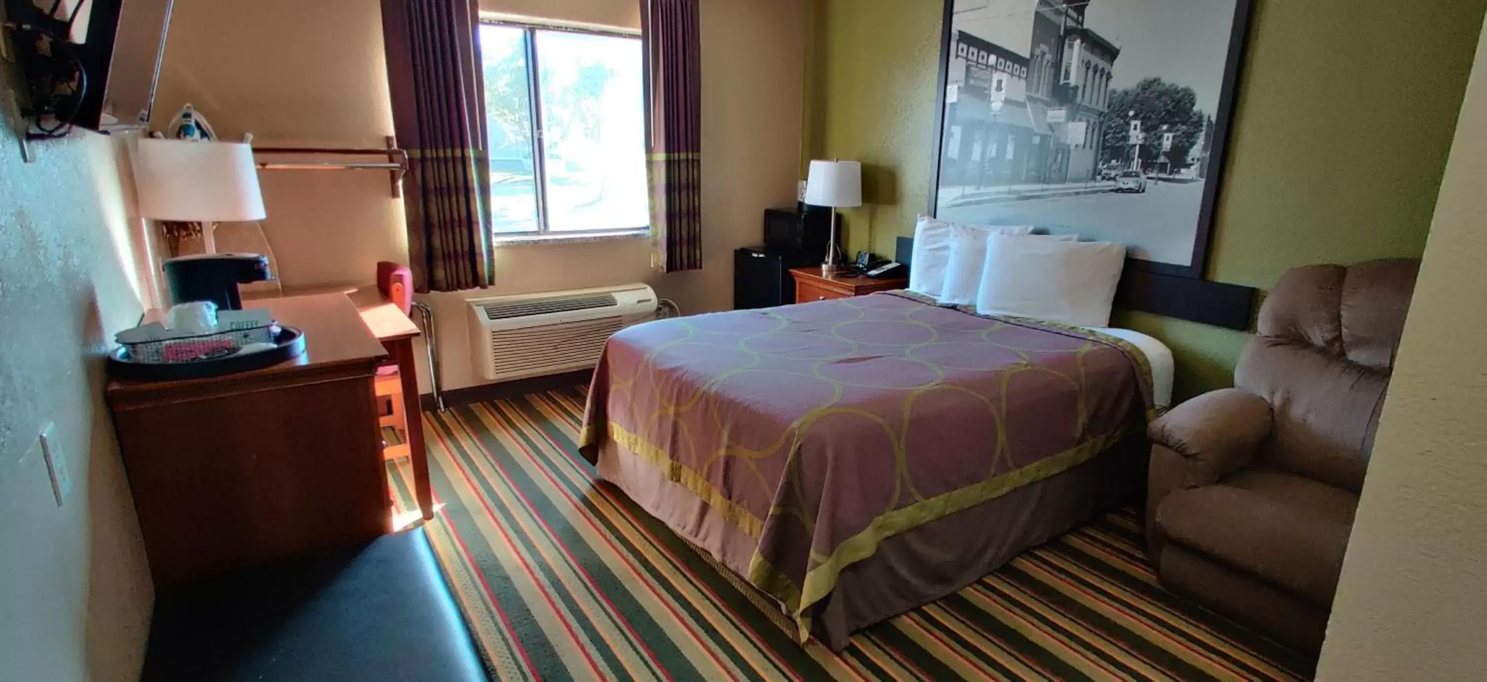 Queen Room - Mobility Access/Non-Smoking in Super 8 by Wyndham Champaign