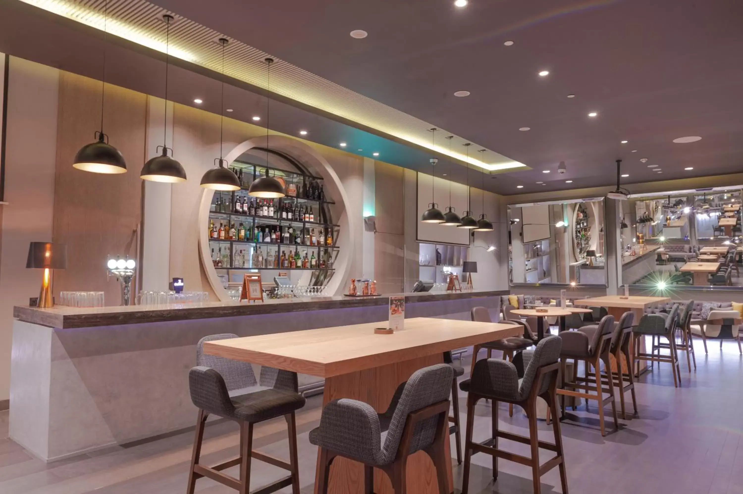 Lounge or bar in Centro Capital Centre By Rotana Lounge or bar in Centro Capital Centre By Rotana