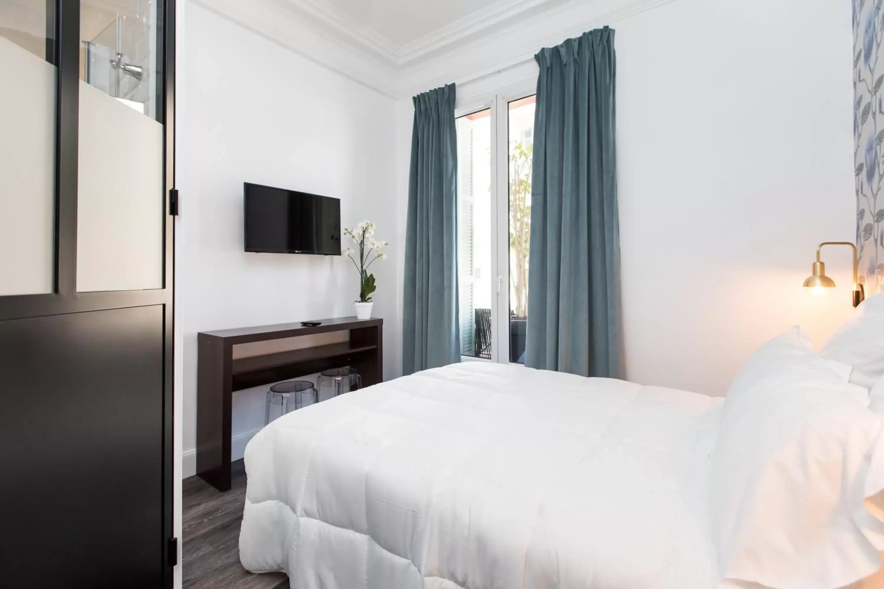 Photo of the whole room, Bed in Arome Hôtel Photo of the whole room, Bed in Arome Hôtel