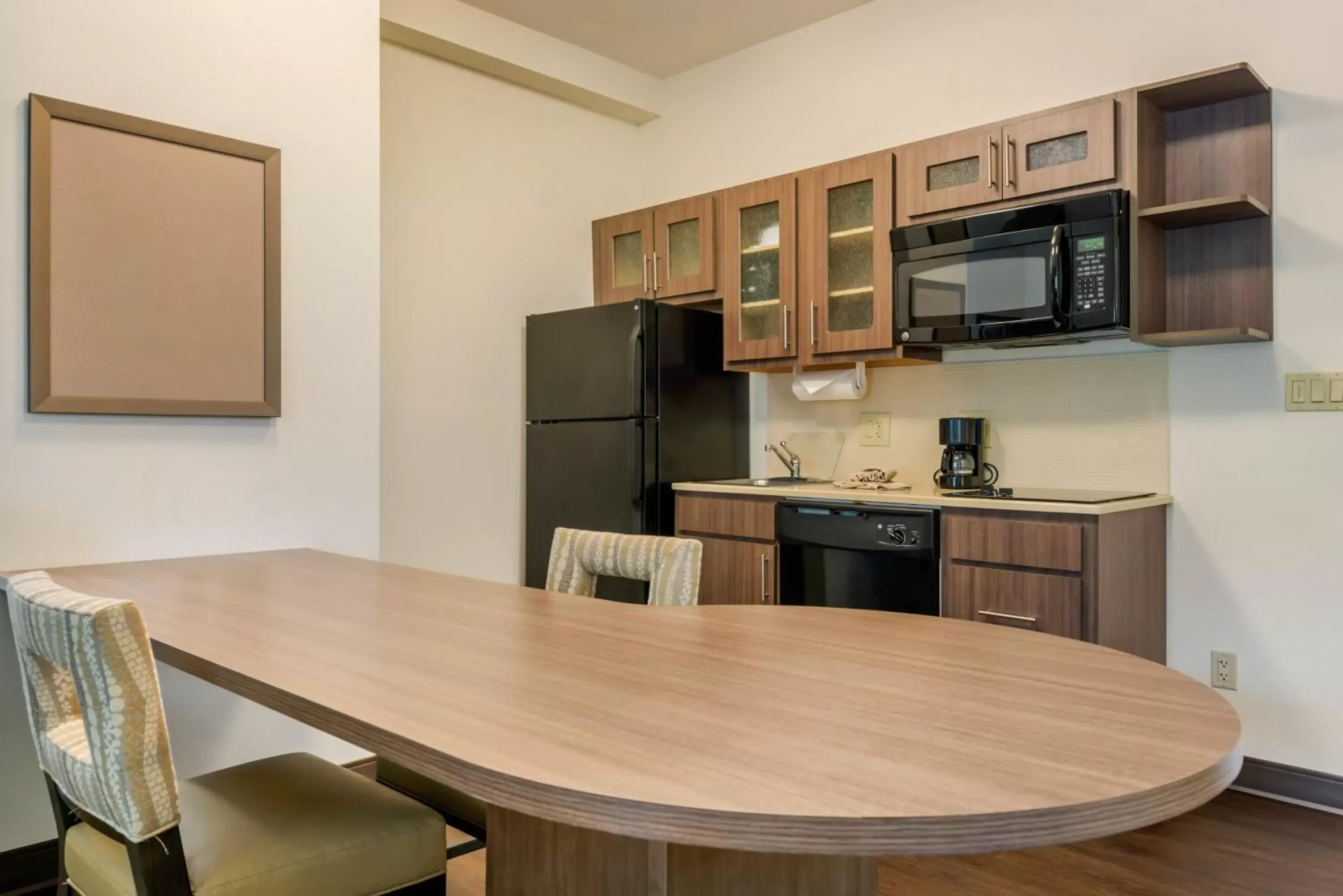 Kitchen or kitchenette, Kitchen/Kitchenette in Candlewood Suites Fort Myers Interstate 75, an IHG Hotel