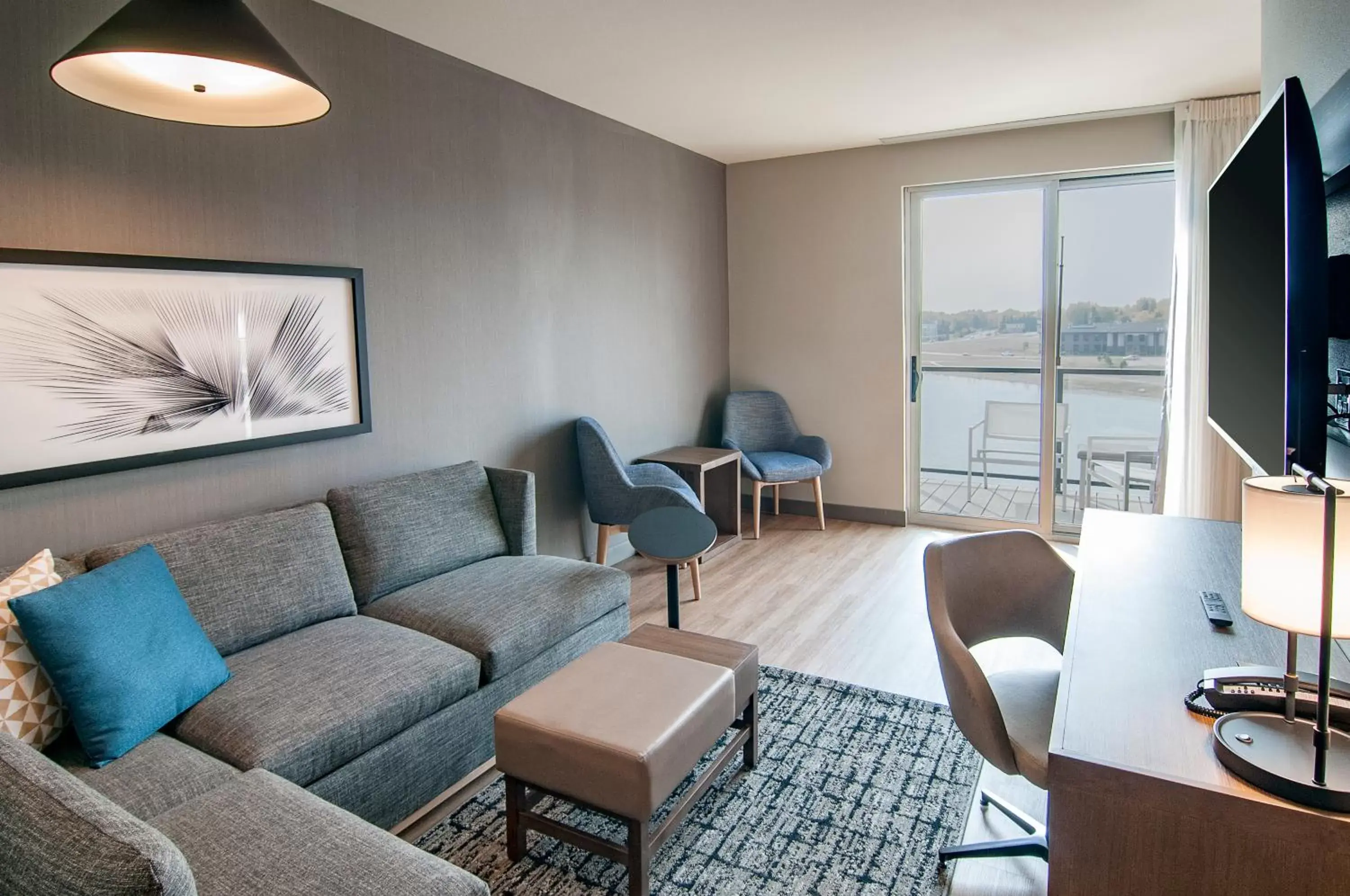 Seating Area in Hyatt Place Sioux Falls South