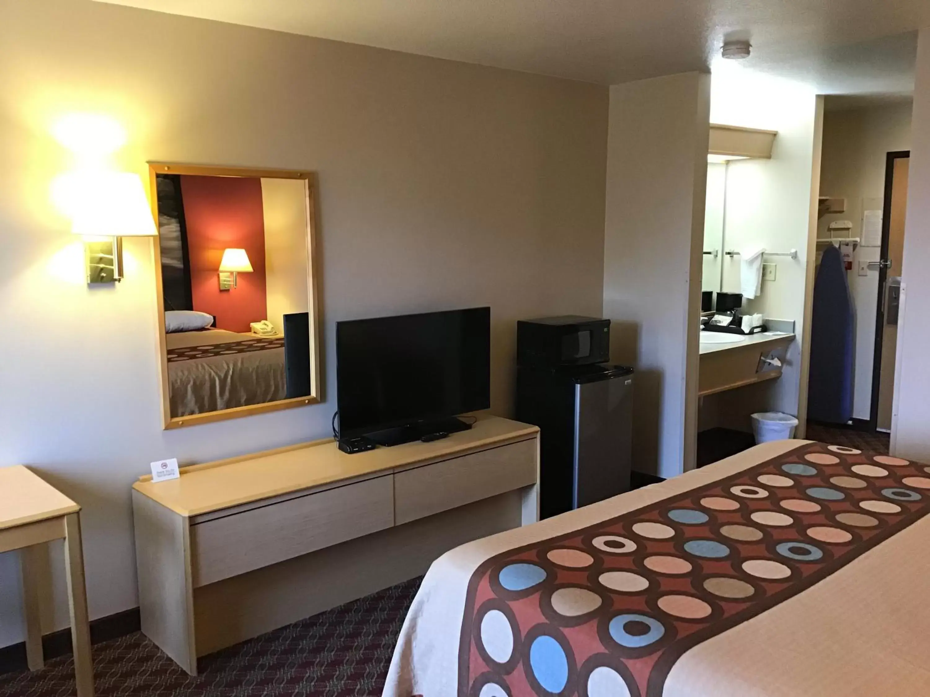 King Room - Non-Smoking in Super 8 by Wyndham Heyburn King Room - Non-Smoking in Super 8 by Wyndham Heyburn