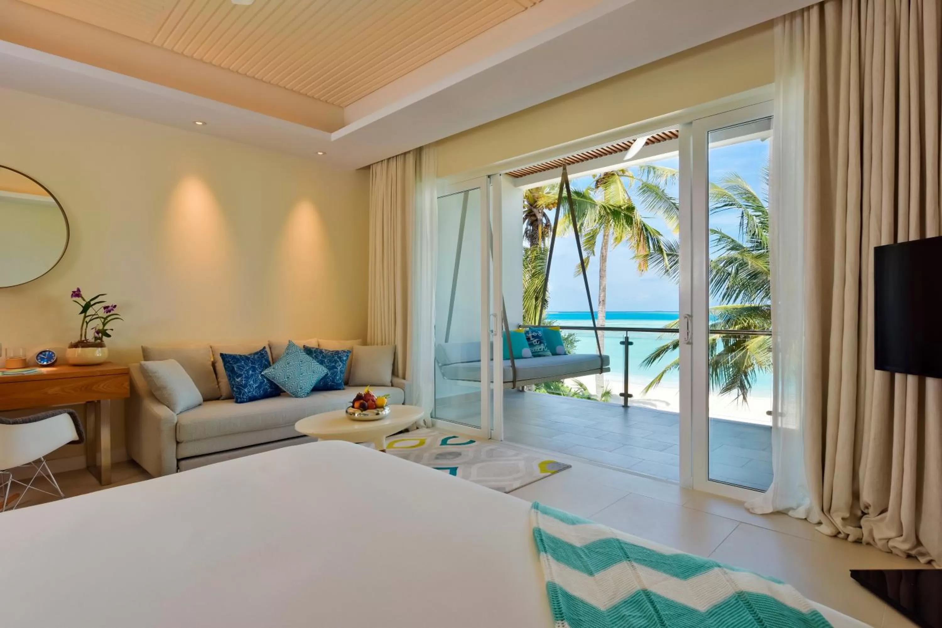 Photo of the whole room, Bed in Kandima Maldives