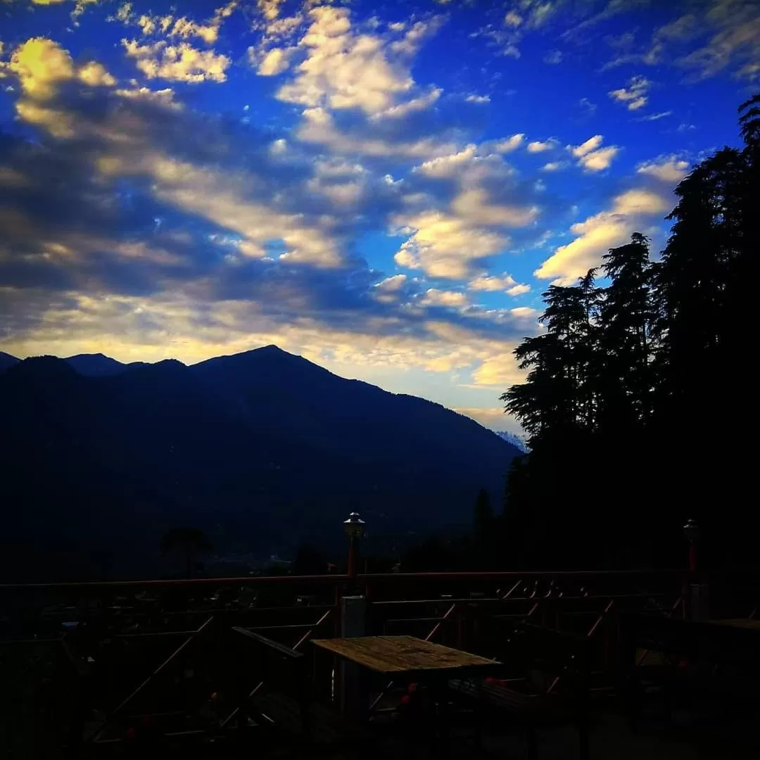 Natural landscape, Mountain View in Soham's Chateau De Naggar - Manali