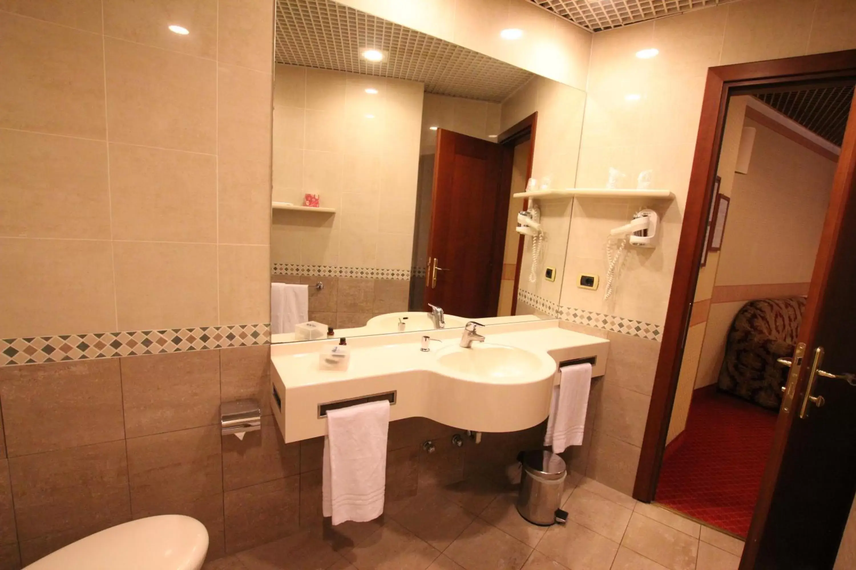 Bathroom in Mokinba Hotels King