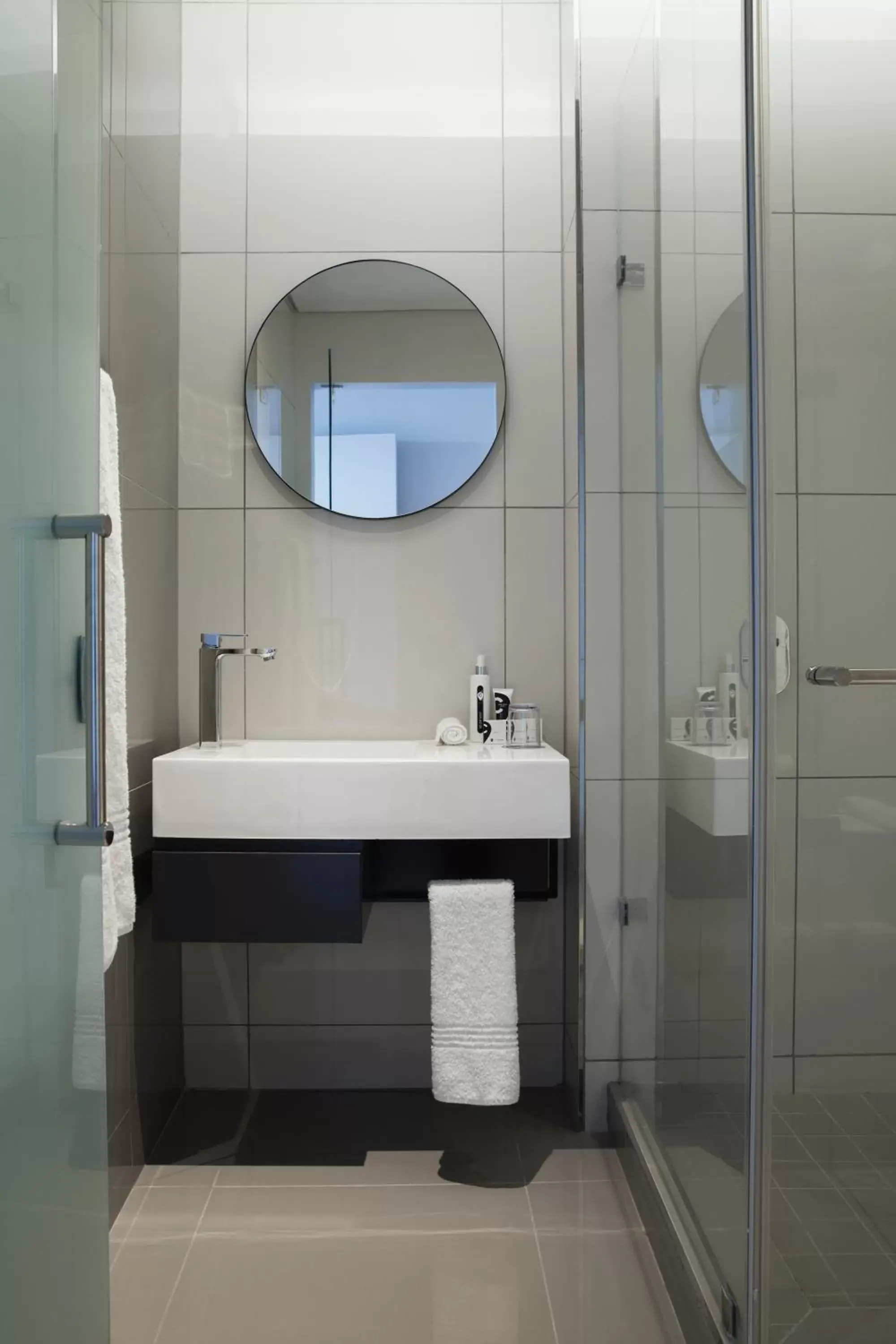 Standard Double or Twin Room in The Capital on the Park Standard Double or Twin Room in The Capital on the Park