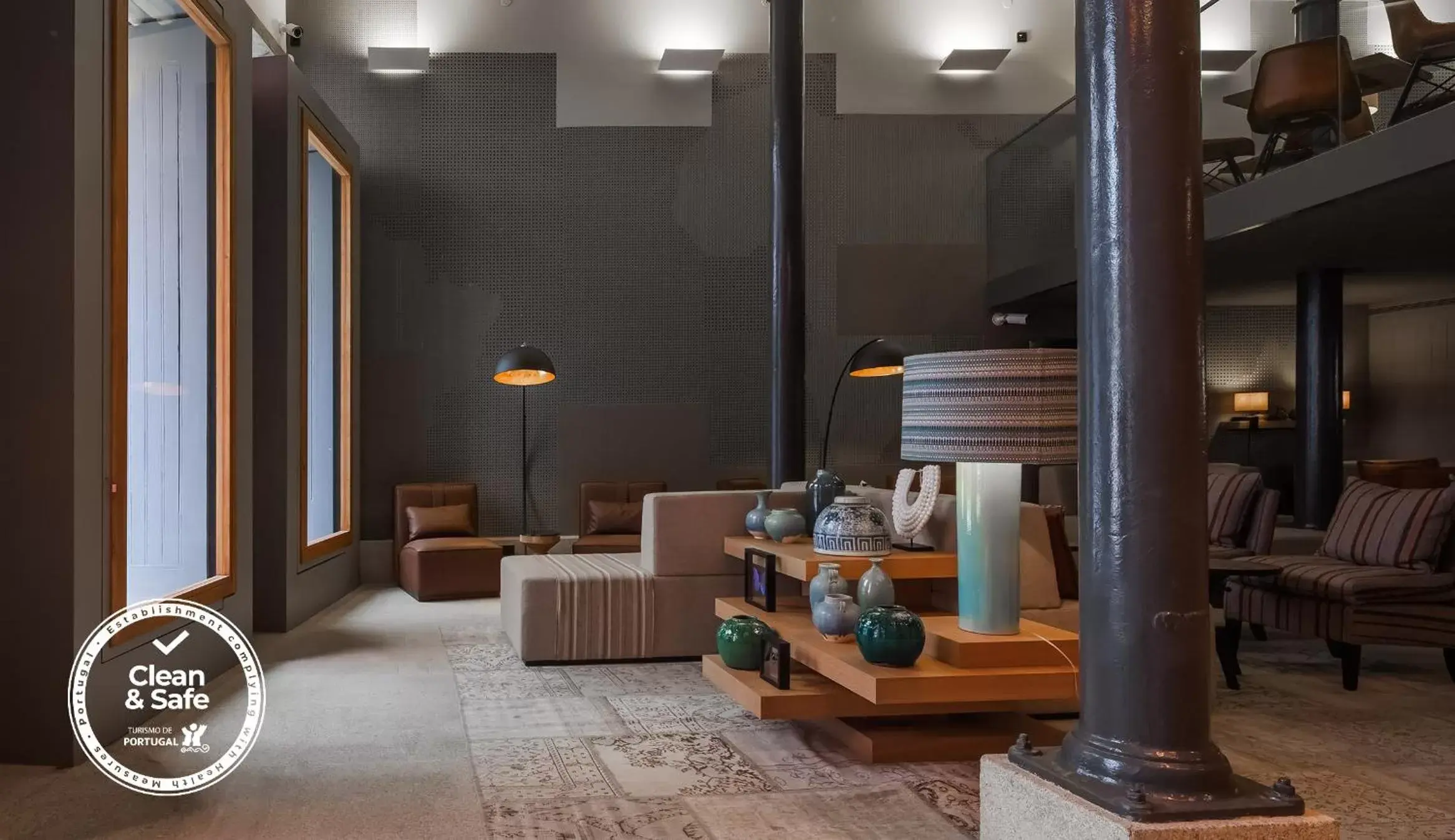 Lobby or reception in Descobertas Boutique Hotel Porto