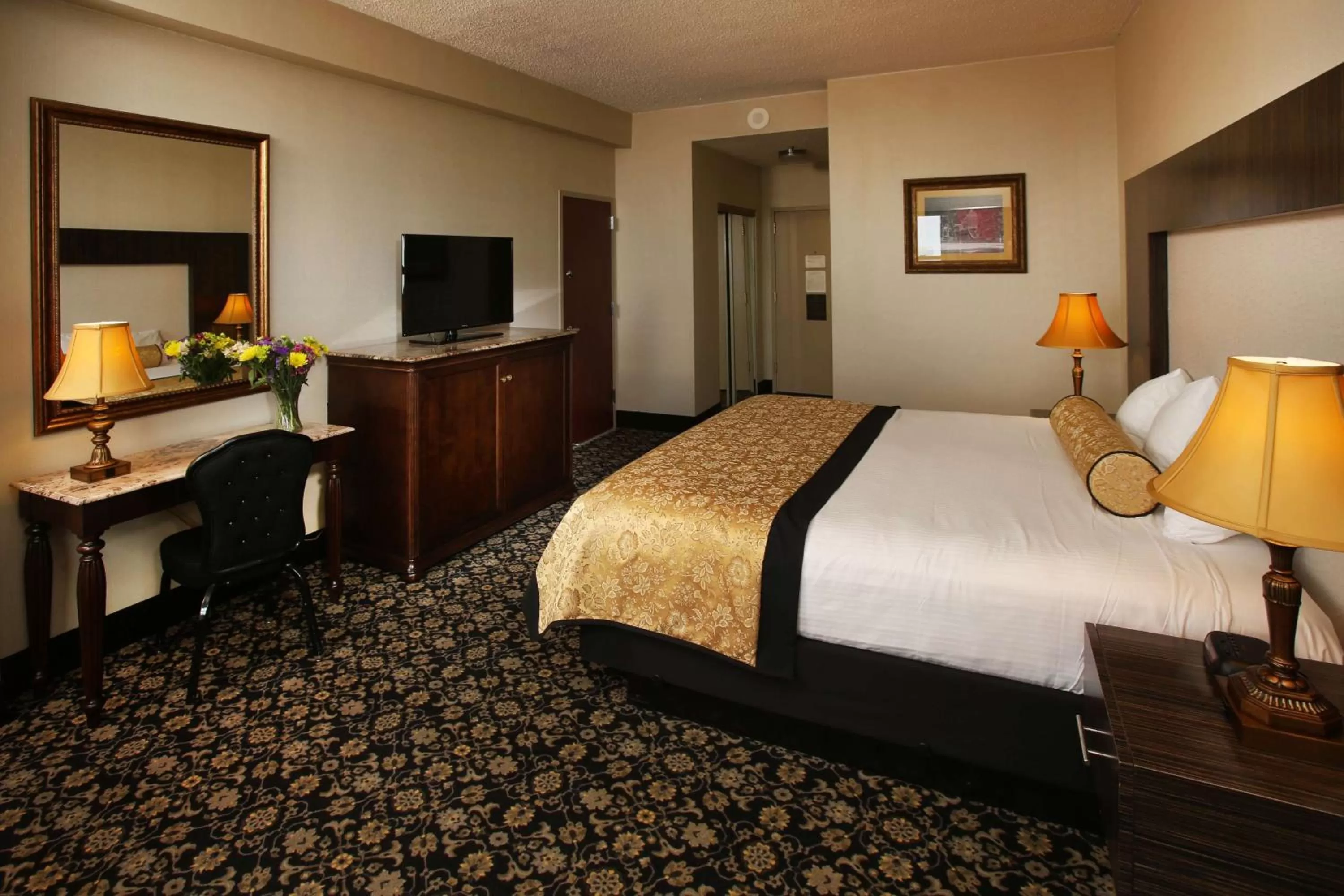 Photo of the whole room, Bed in The Claridge Hotel