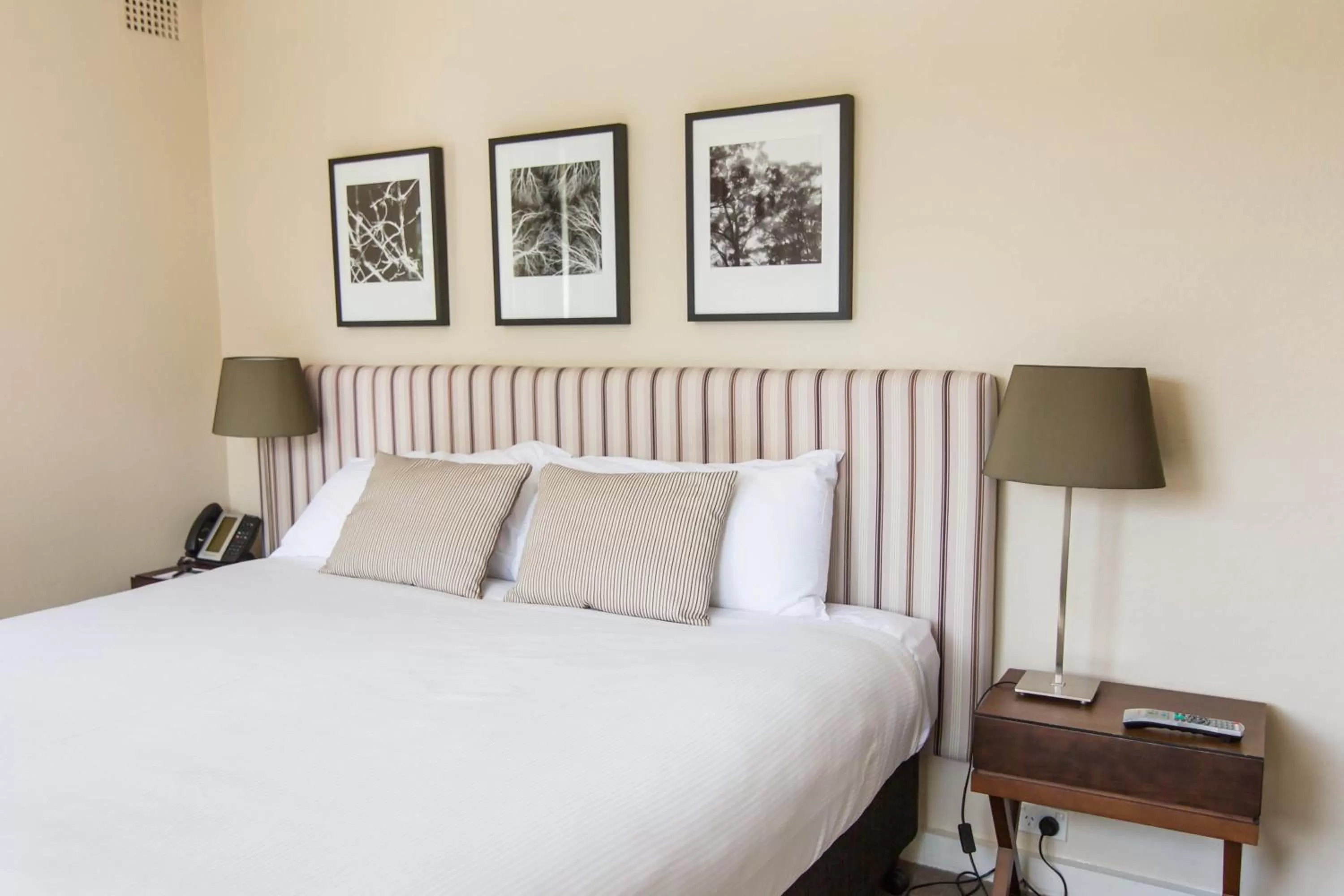 Bed in Peppers Craigieburn Resort