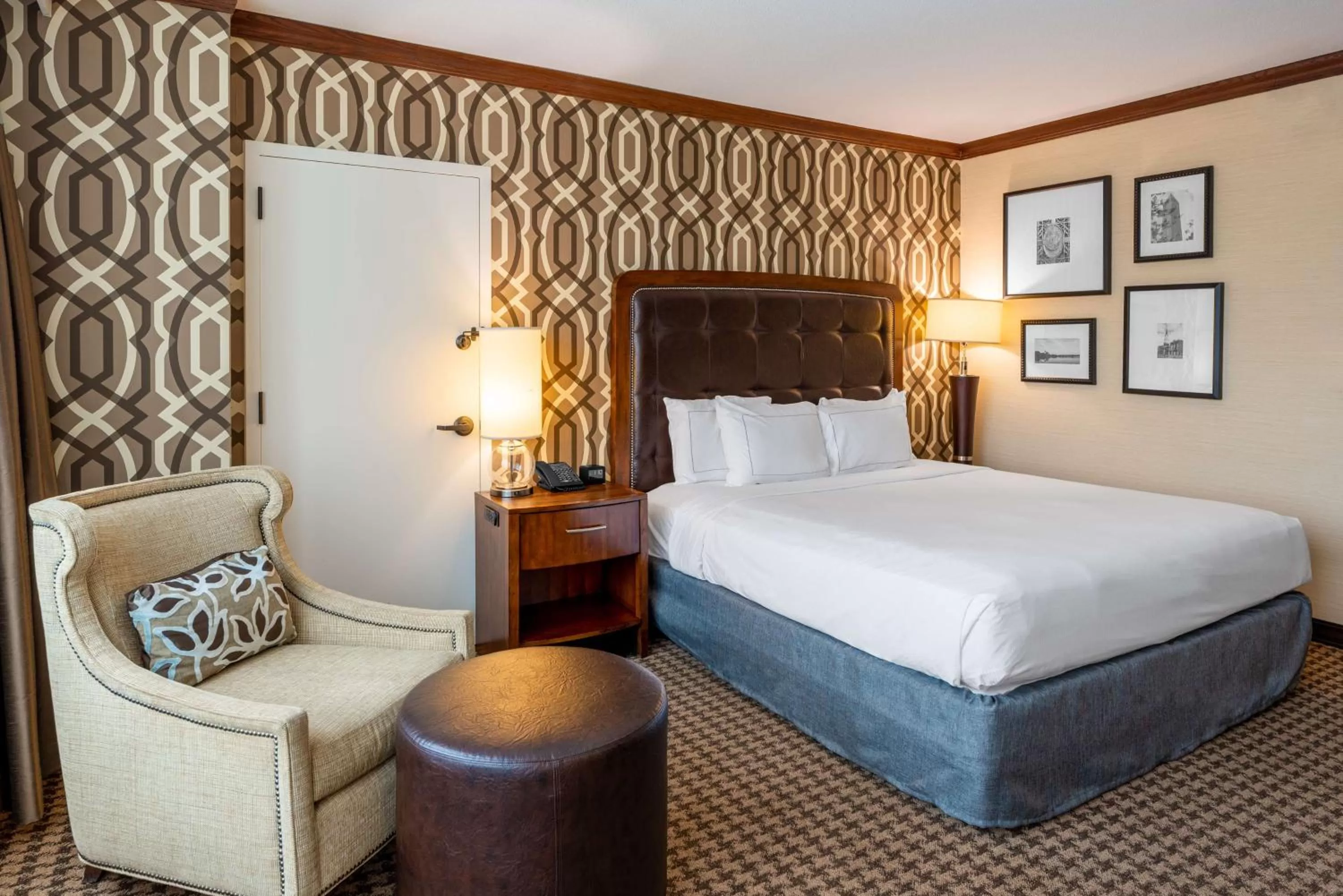 Bed in Hilton Alexandria Mark Center