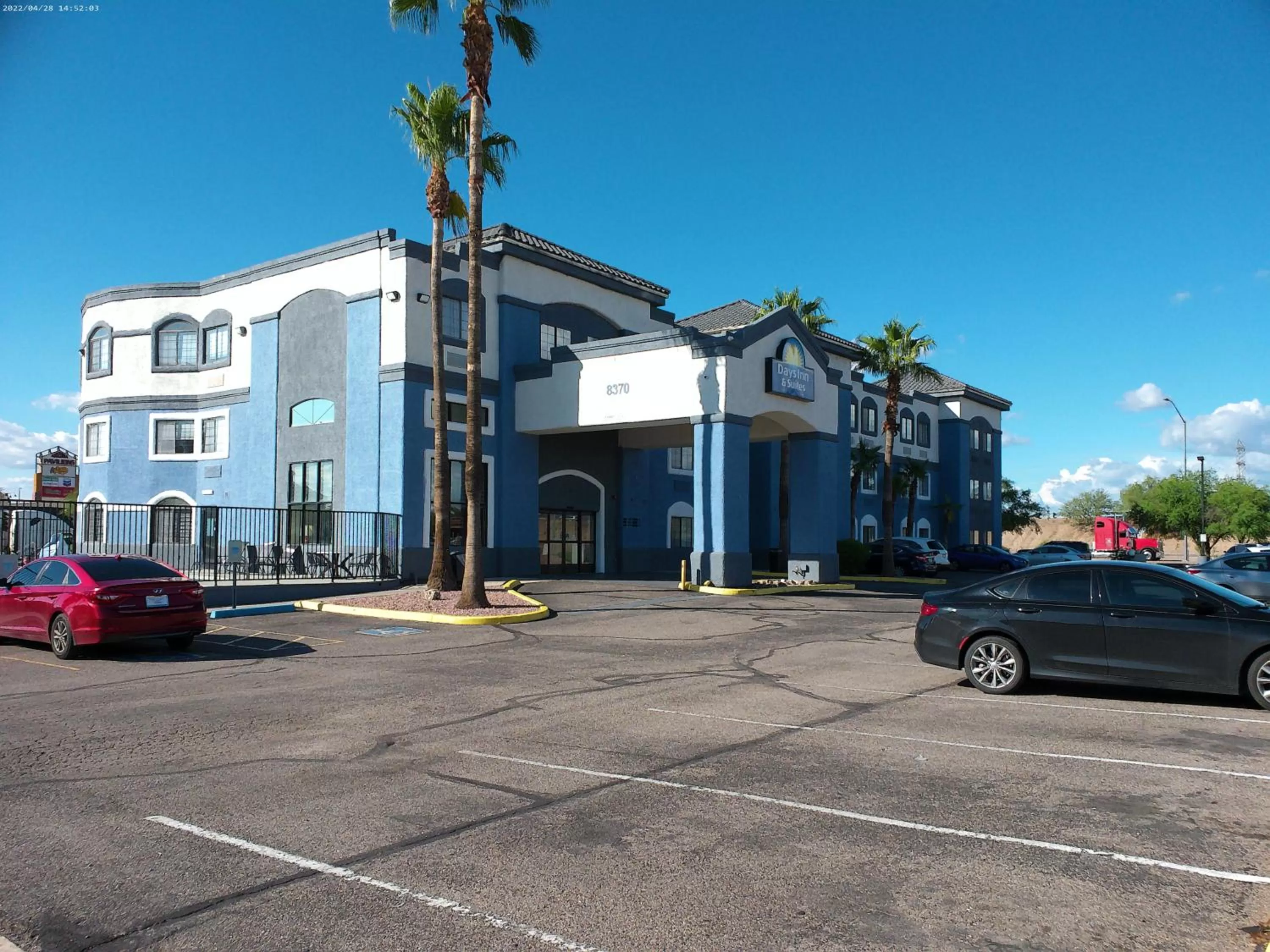 Property building in Days Inn & Suites by Wyndham Tucson/Marana