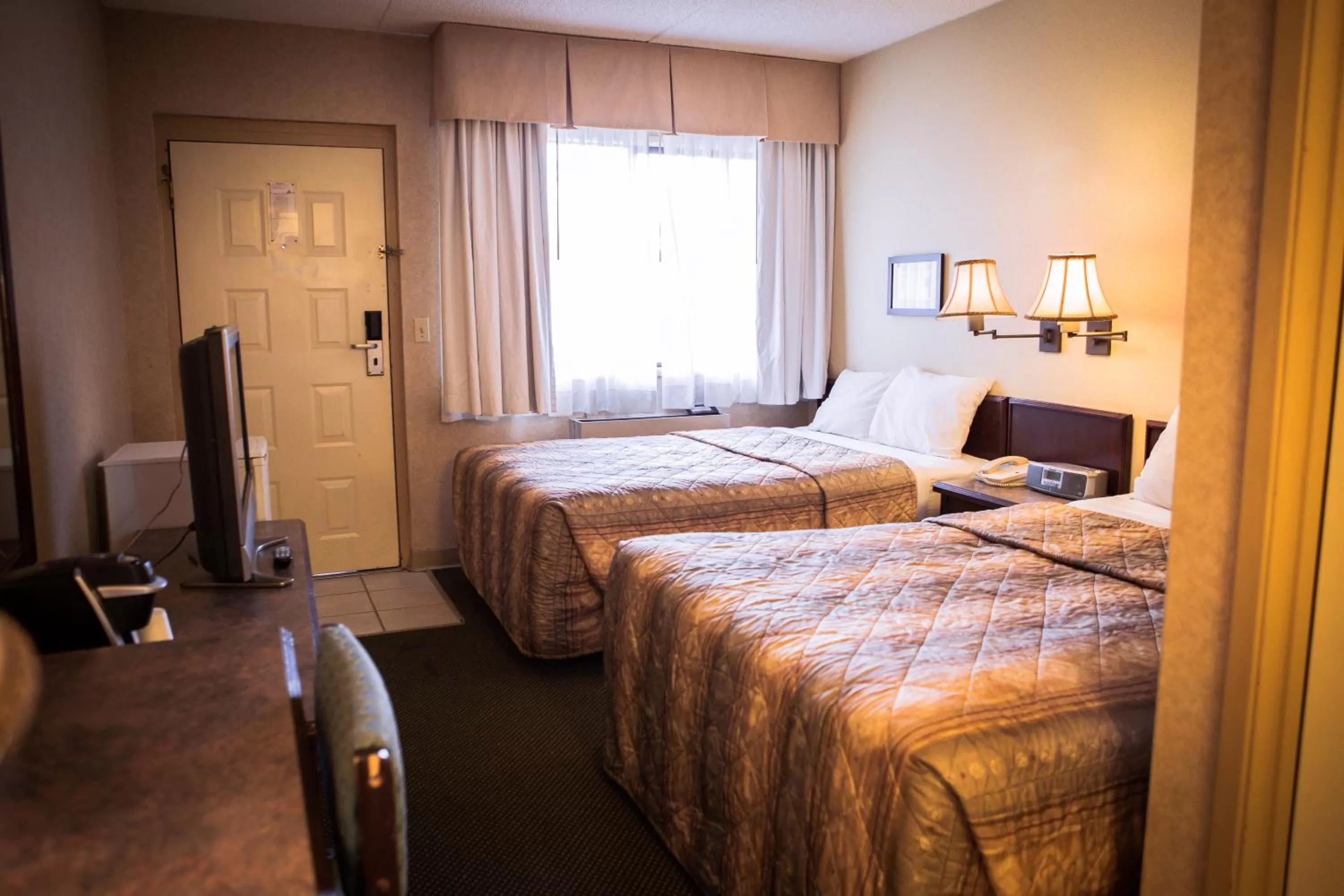 Photo of the whole room, Bed in Langley Hwy Hotel