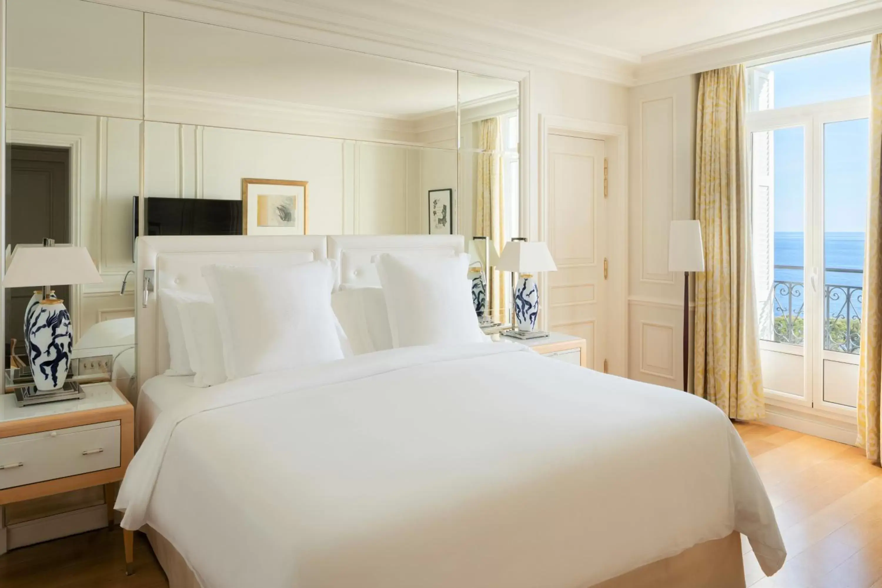 Bed in Grand-Hôtel du Cap-Ferrat, A Four Seasons Hotel