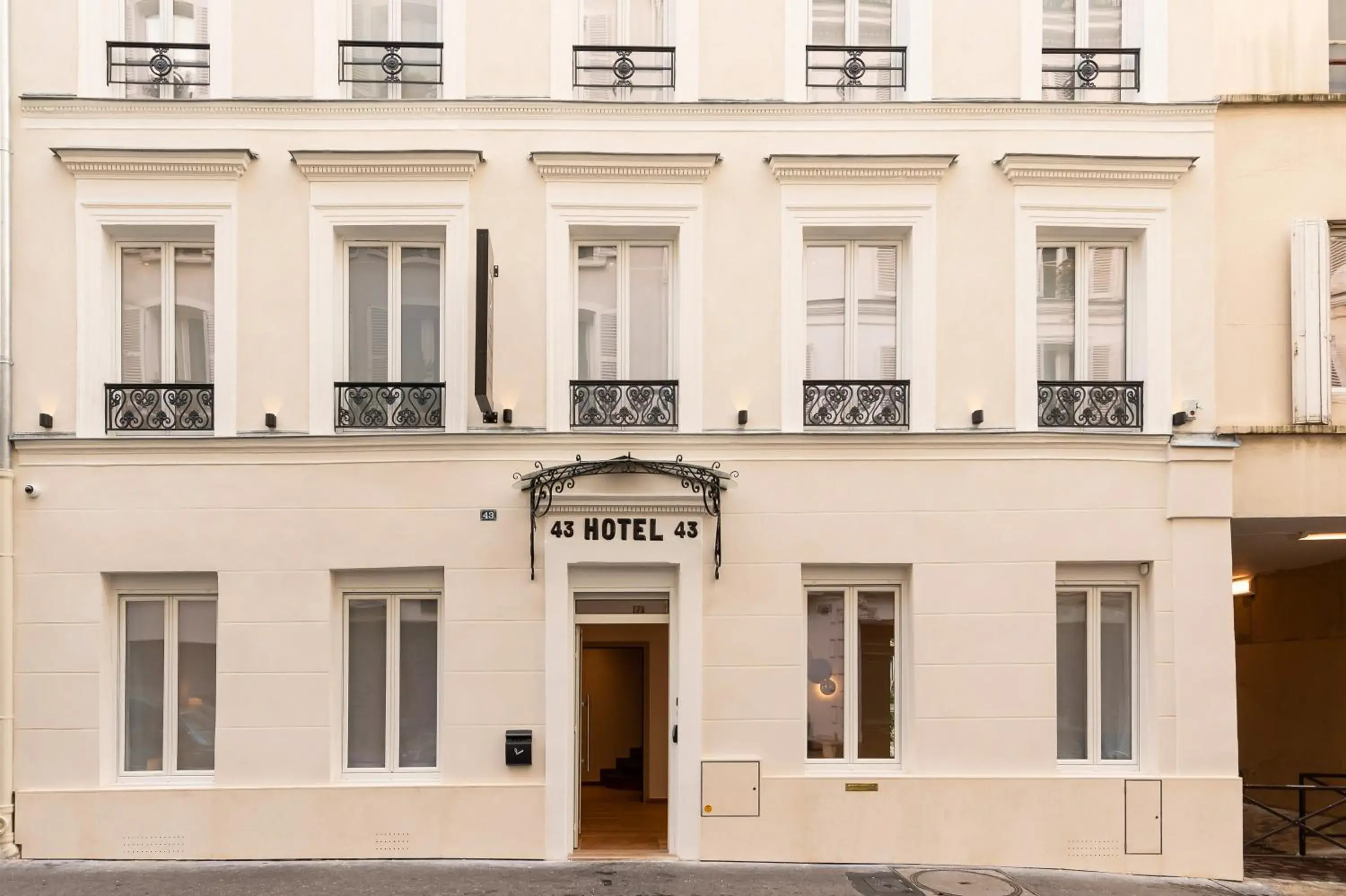 Facade/entrance, Property Building in HOTEL AU COEUR DE REPUBLIQUE