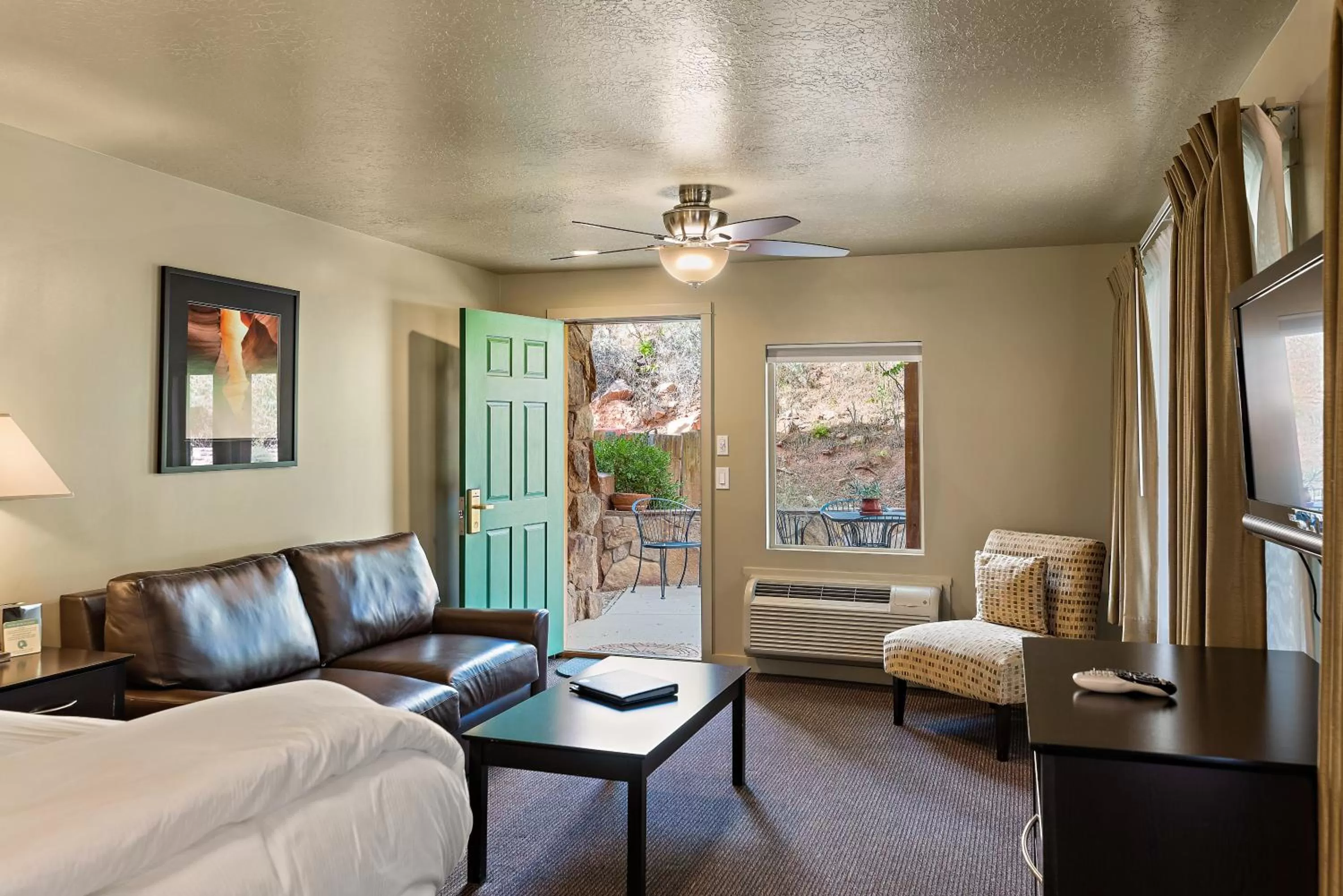 Seating Area in Flanigan`s Resort and Spa