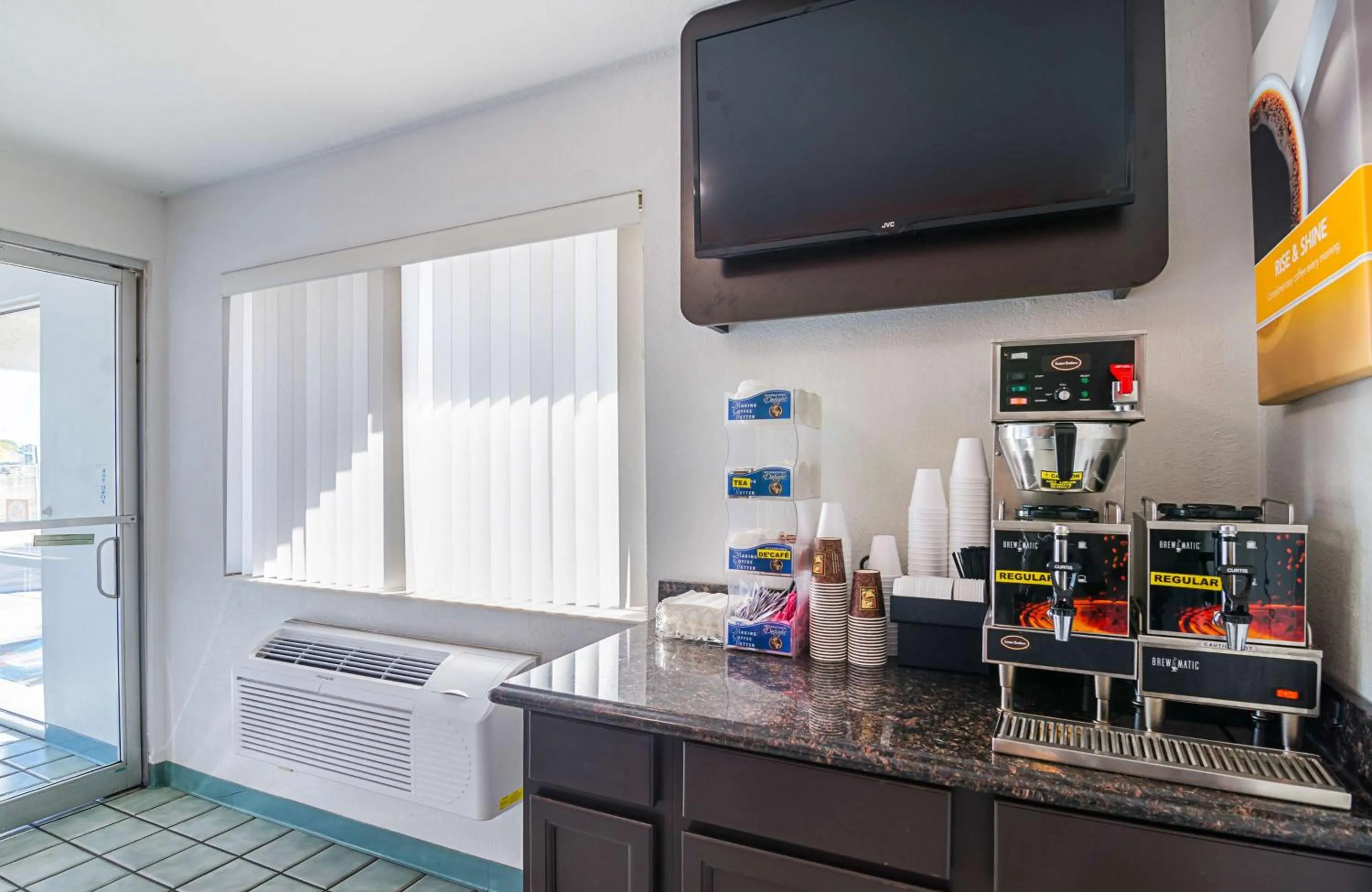 TV and multimedia in Motel 6-Mitchell, SD