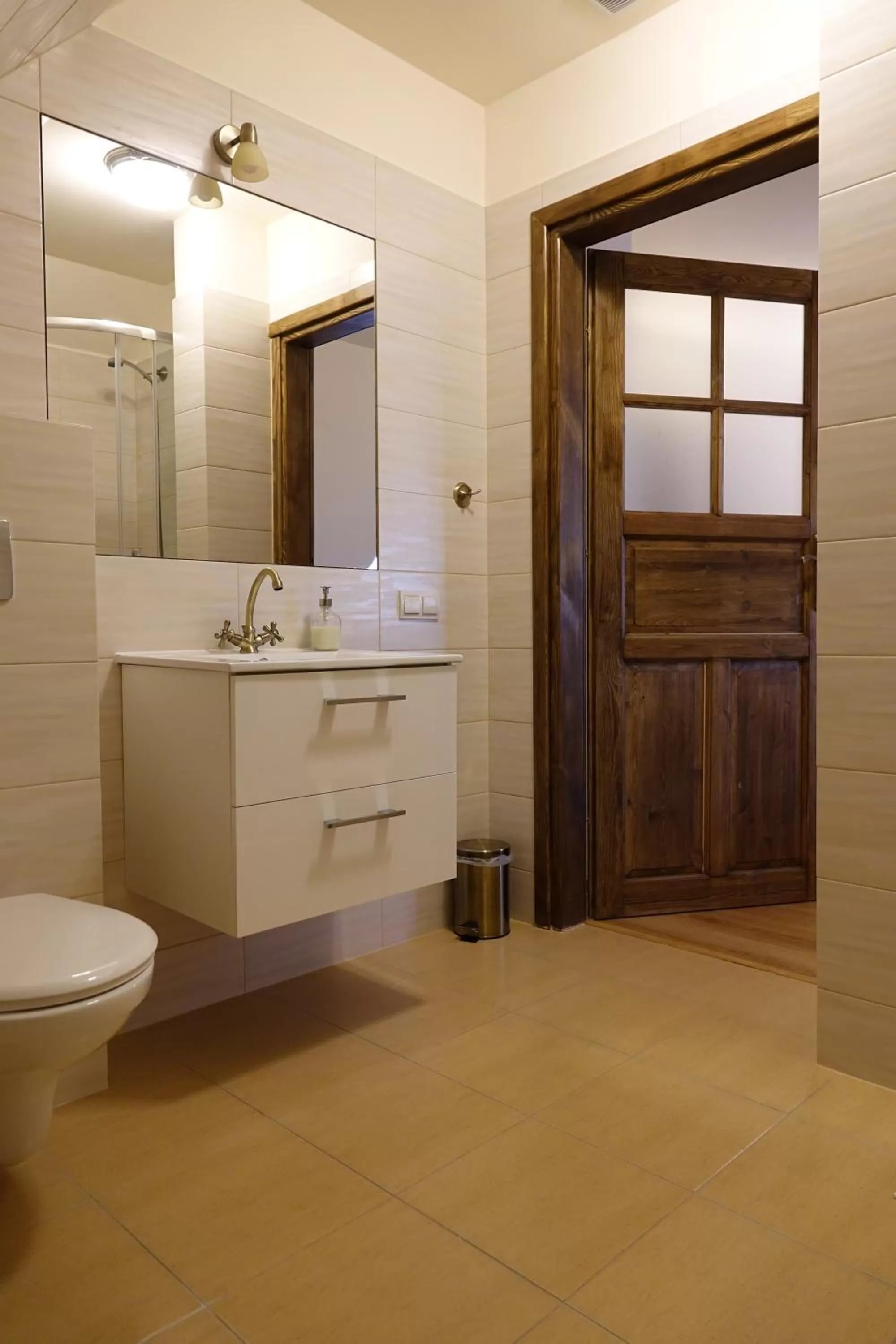 Gościniec Dworski w Ropie - Pokoje gościnne