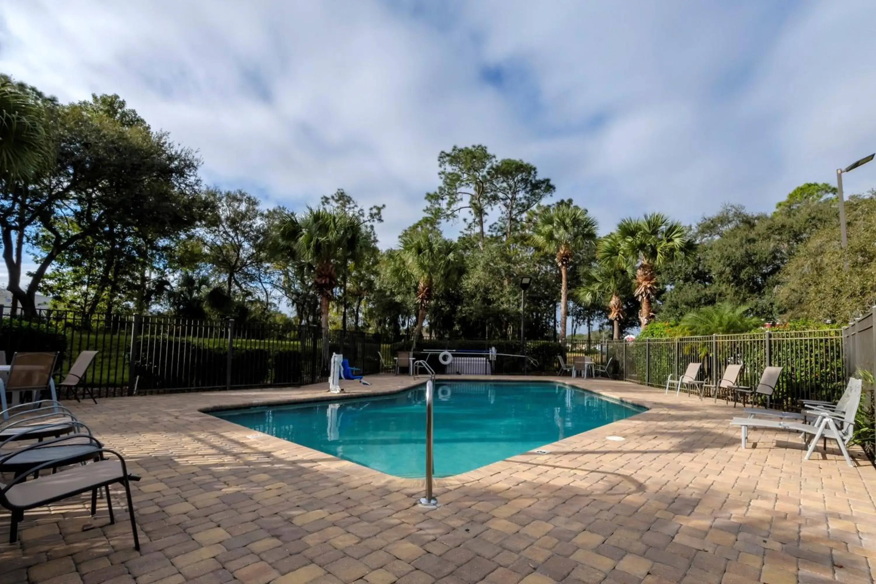 Swimming Pool in Red Roof Inn Tampa - Brandon