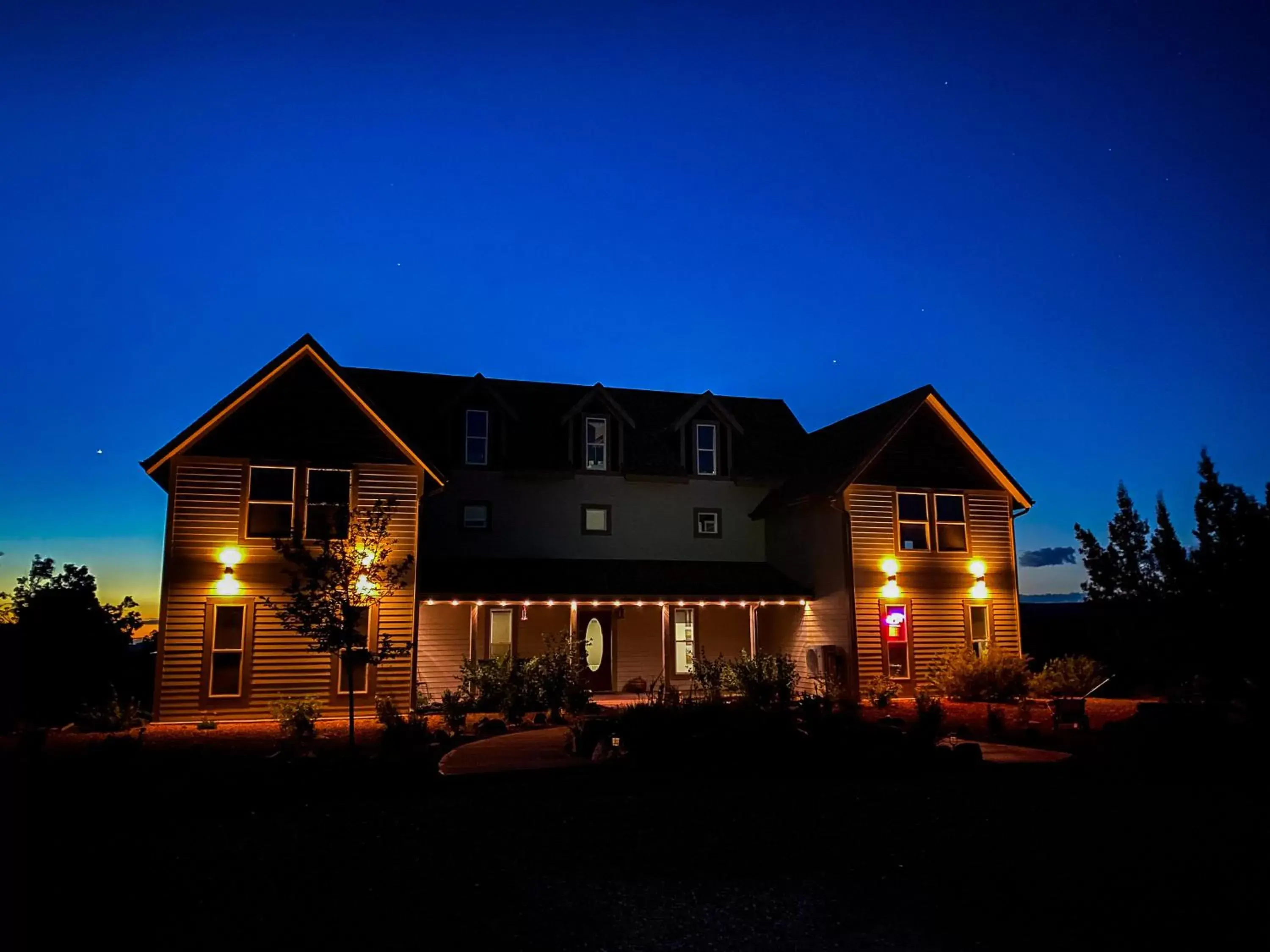 Facade/entrance, Property Building in SkyRidge Inn