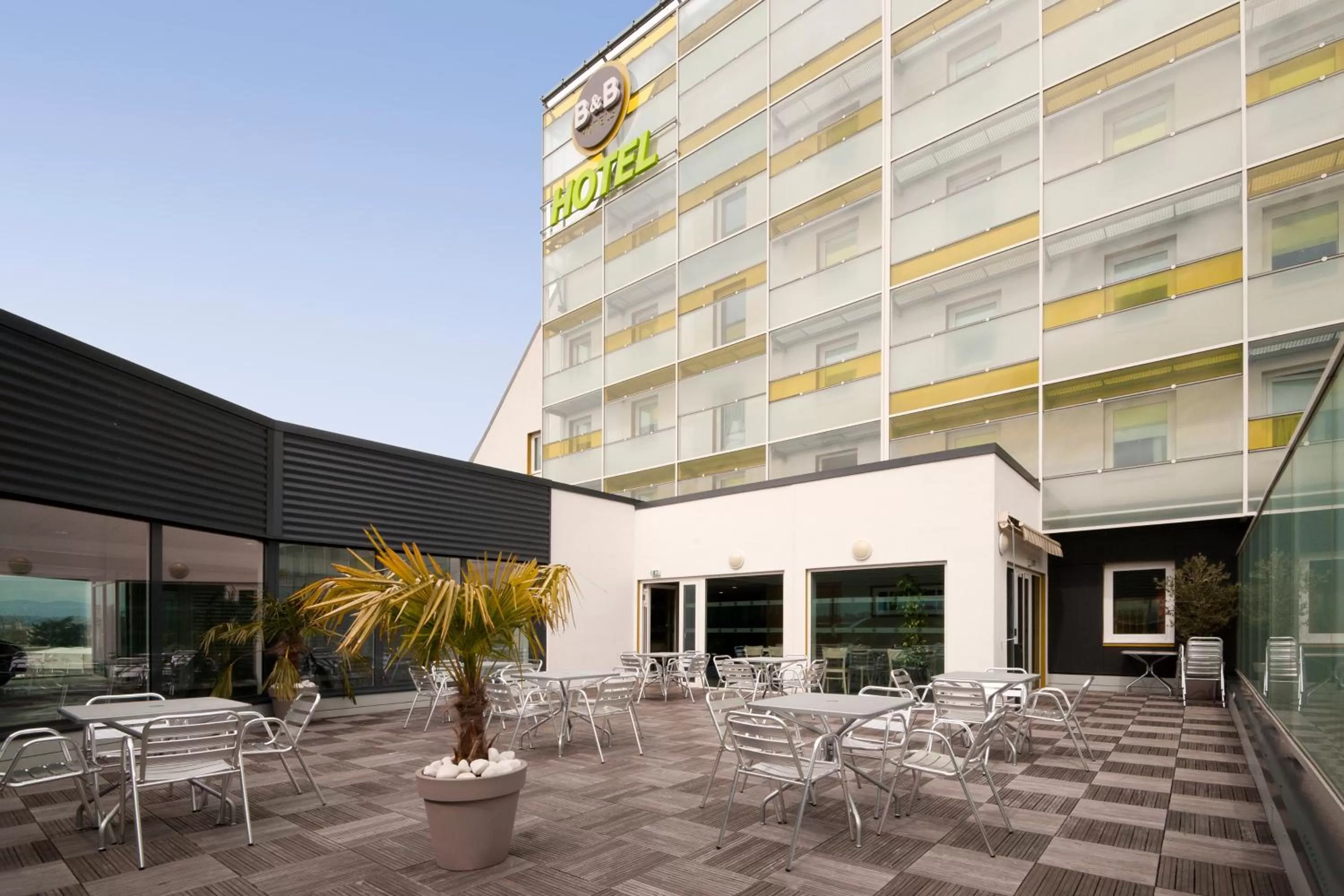 Balcony/Terrace in B&B HOTEL Lyon Sud États-Unis