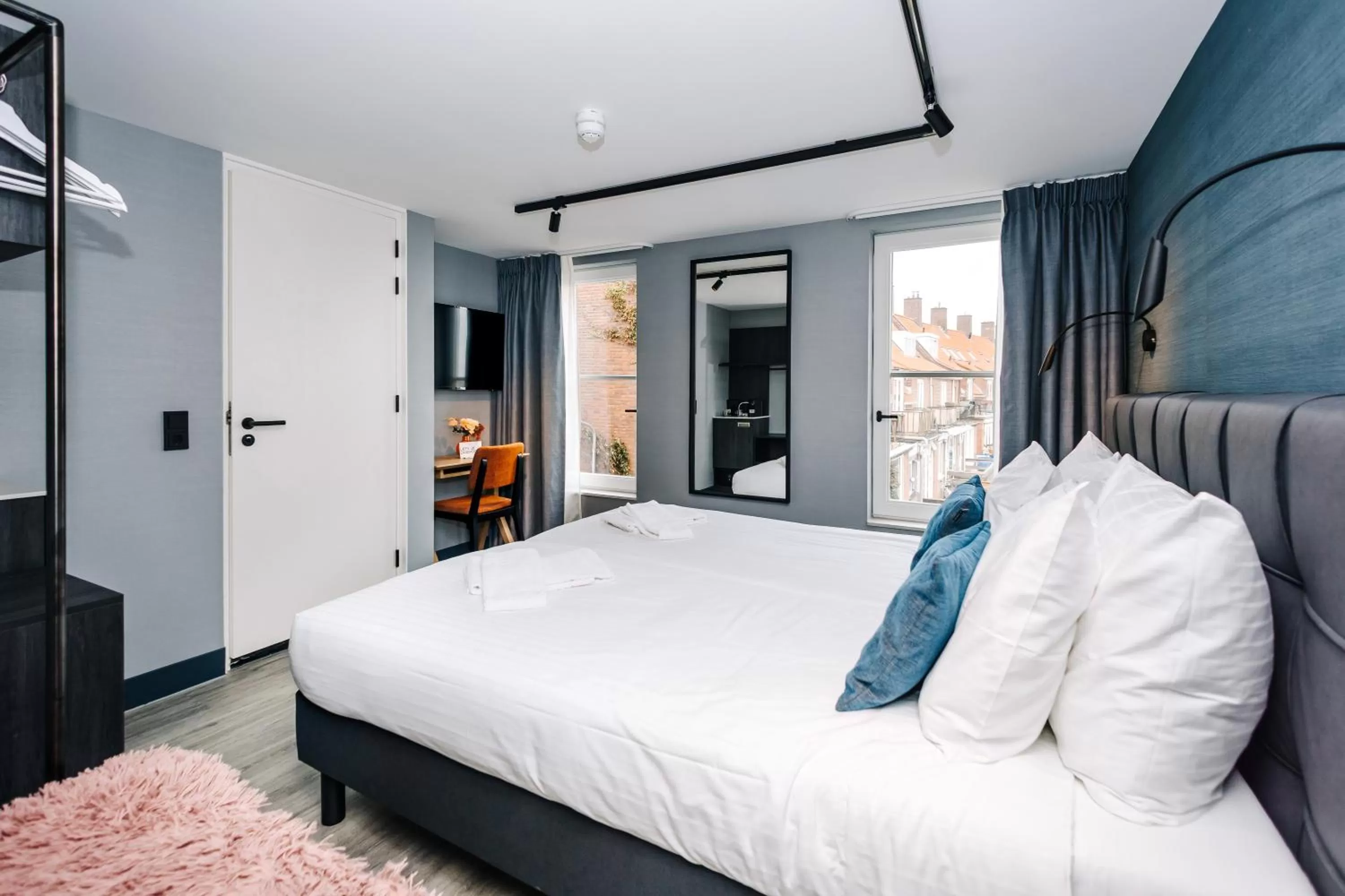 Photo of the whole room, Bed in Amsterdam Beach Hotel