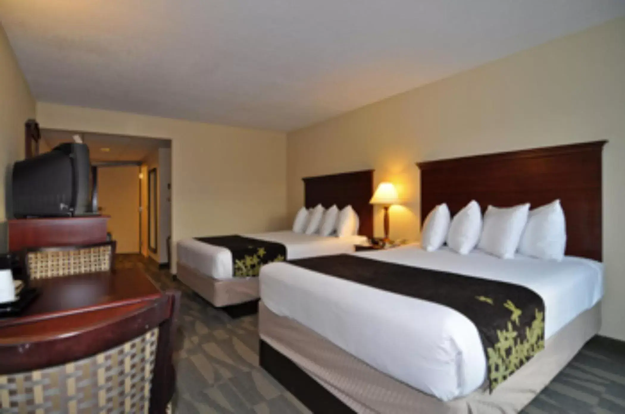 Photo of the whole room, Bed in Gold Leaf Hotel of Dewey Photo of the whole room, Bed in Gold Leaf Hotel of Dewey