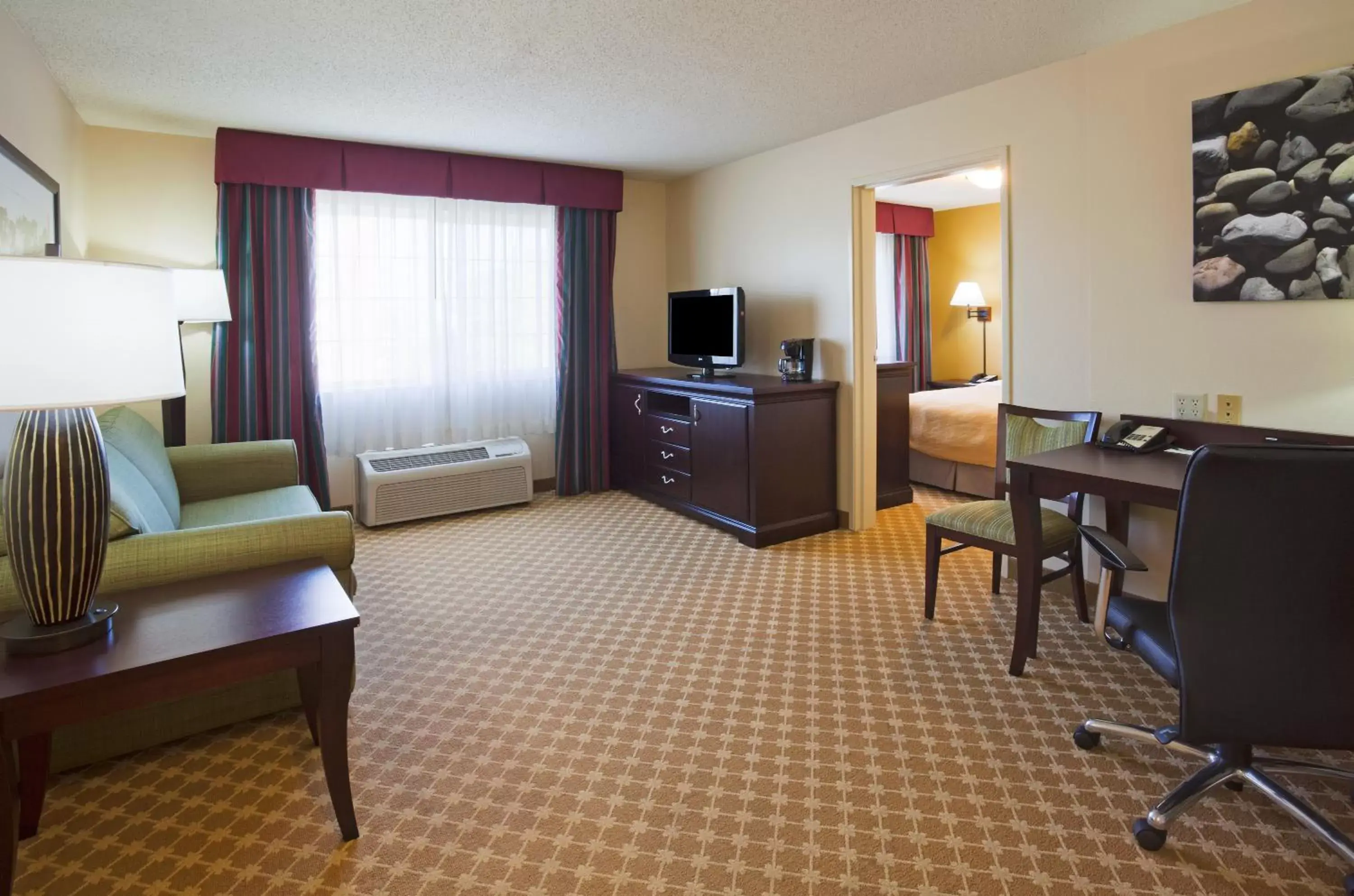 One-Bedroom Queen Suite with Sofa Bed in Country Inn & Suites by Radisson, Sioux Falls, SD